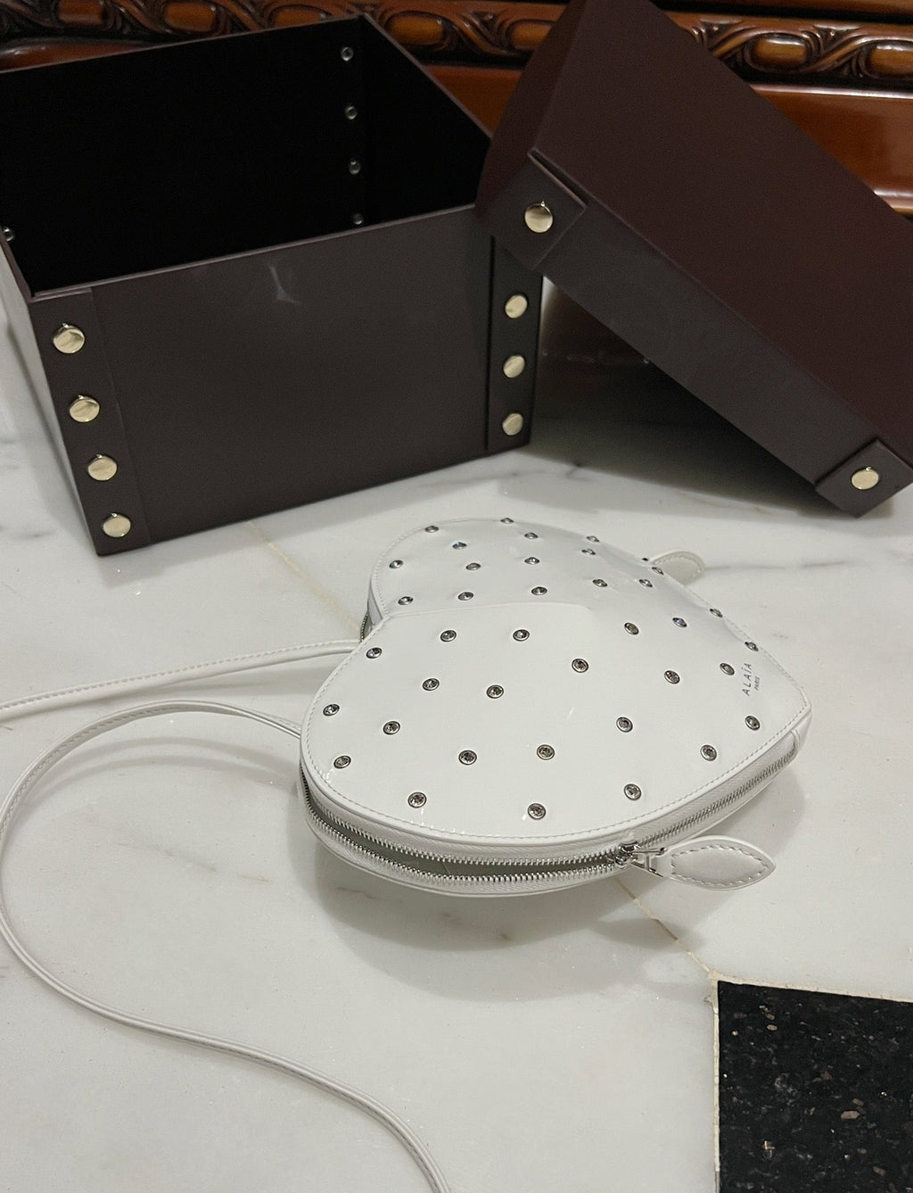LE COEUR BAG 21 IN WHITE PATENT CALFSKIN ATTACHED STRASS