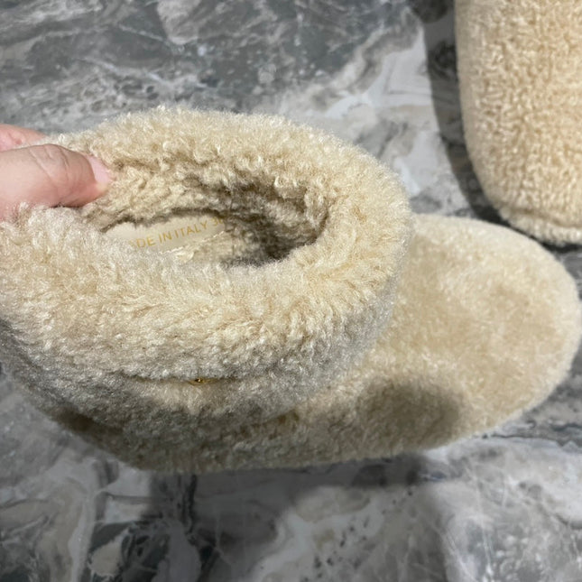 PRADA 26S ANKLE BOOTS IN BEIGE FUR