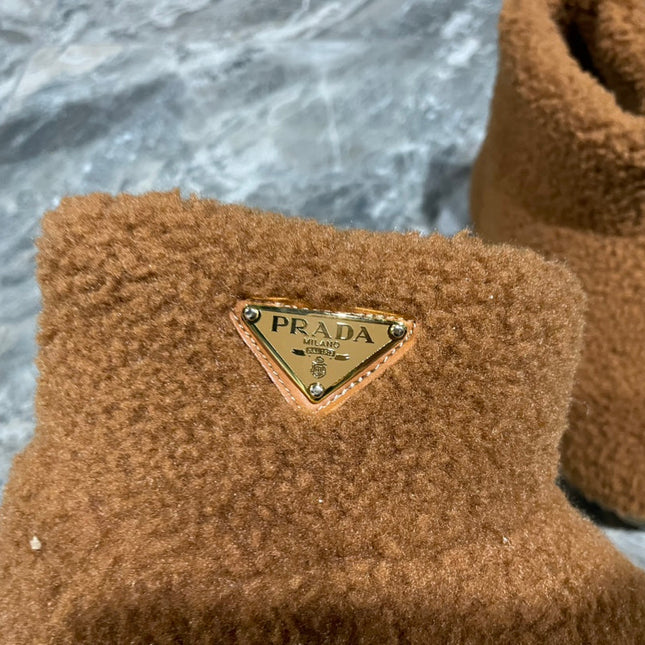 PRADA 26S ANKLE BOOTS IN CARAMEL BROWN FUR