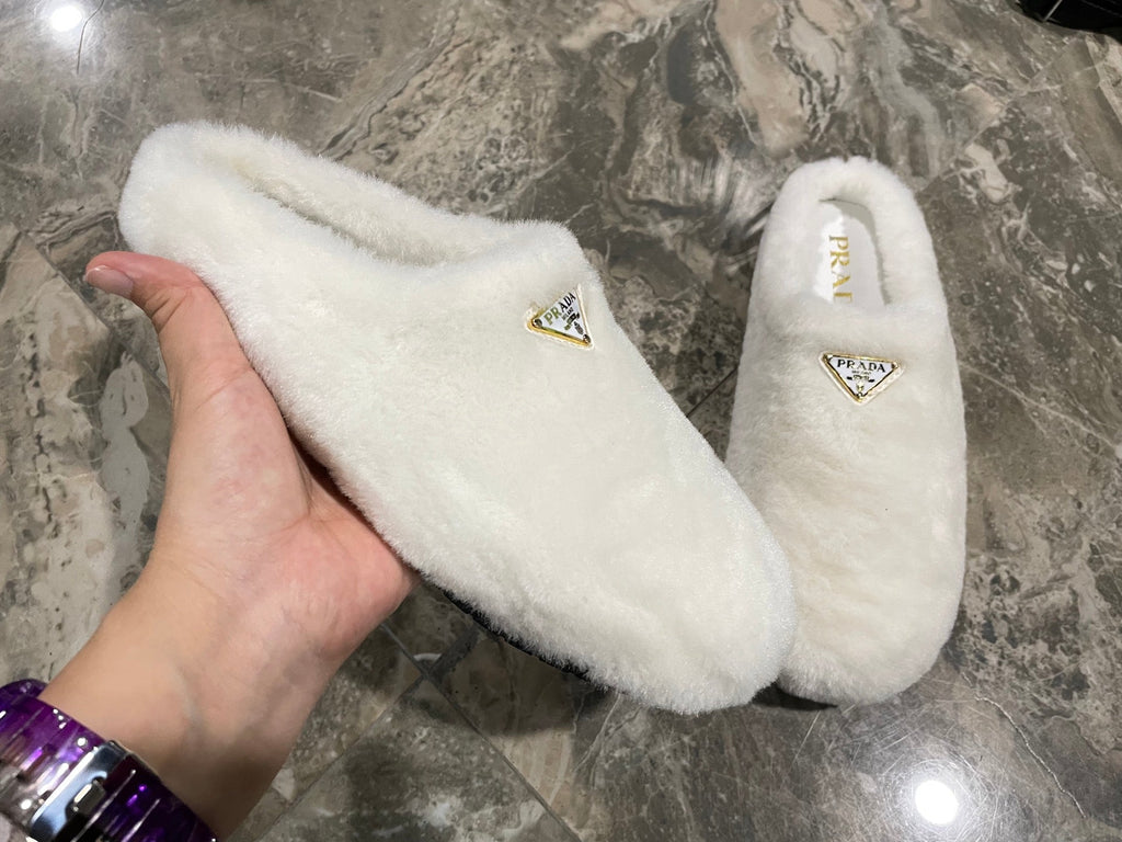 PRADA 26S SLIPPERS IN WHITE WOOL