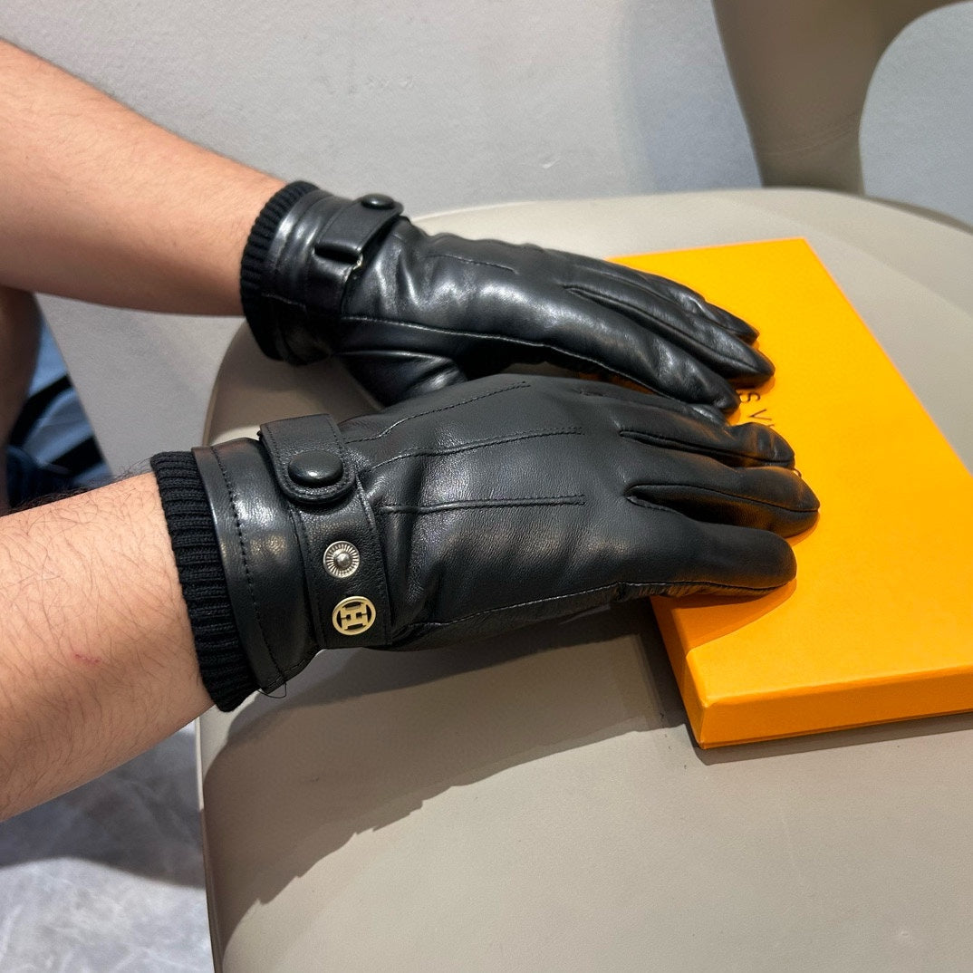 GLOVES WITH BUTTON IN BLACK SHEEPSKIN 456347
