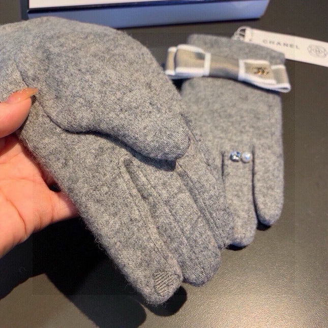 CC GLOVES IN PALE GRAY WOOL WITH BOW 463856