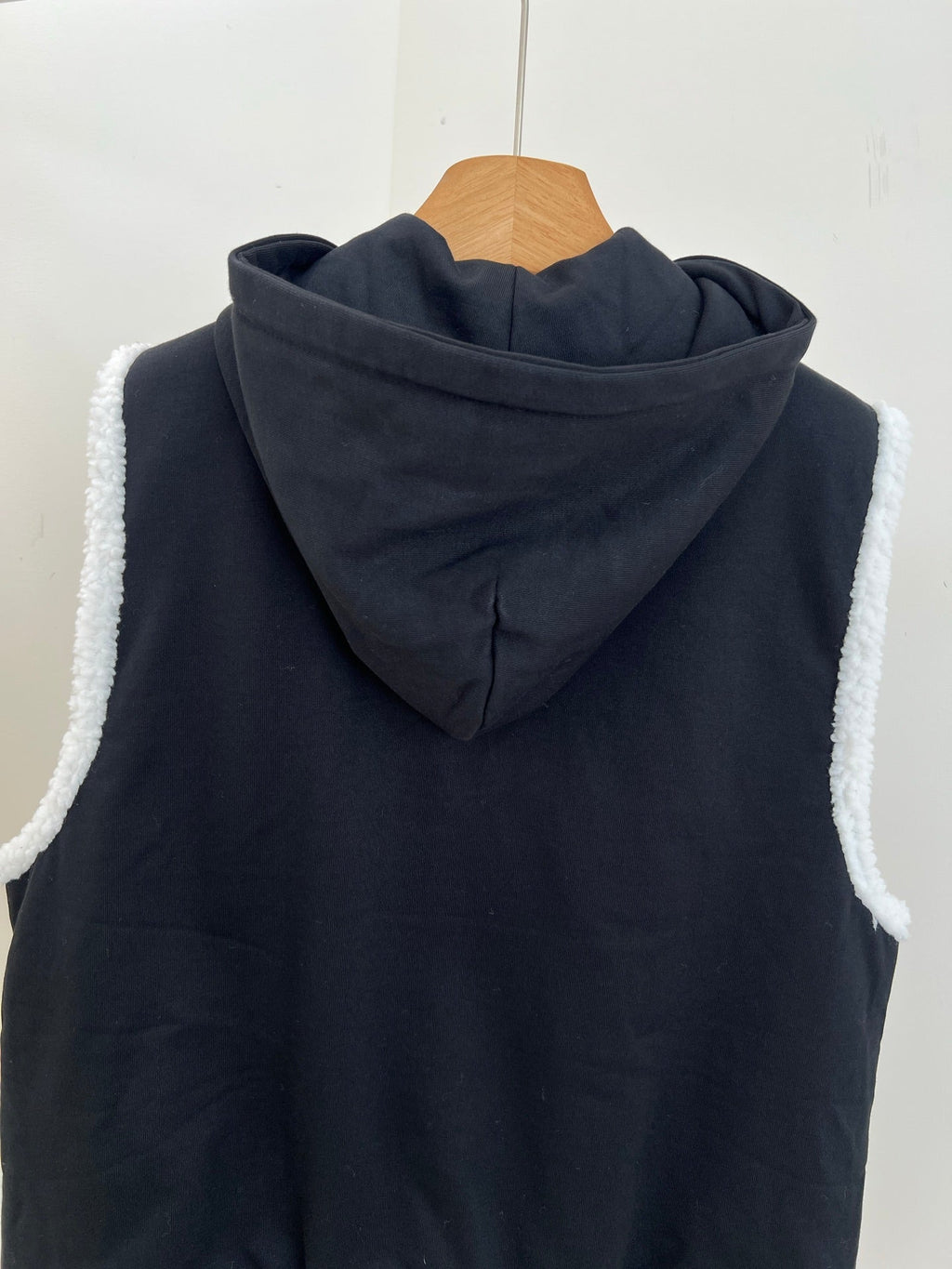 LV 25S HOODED VEST 0072