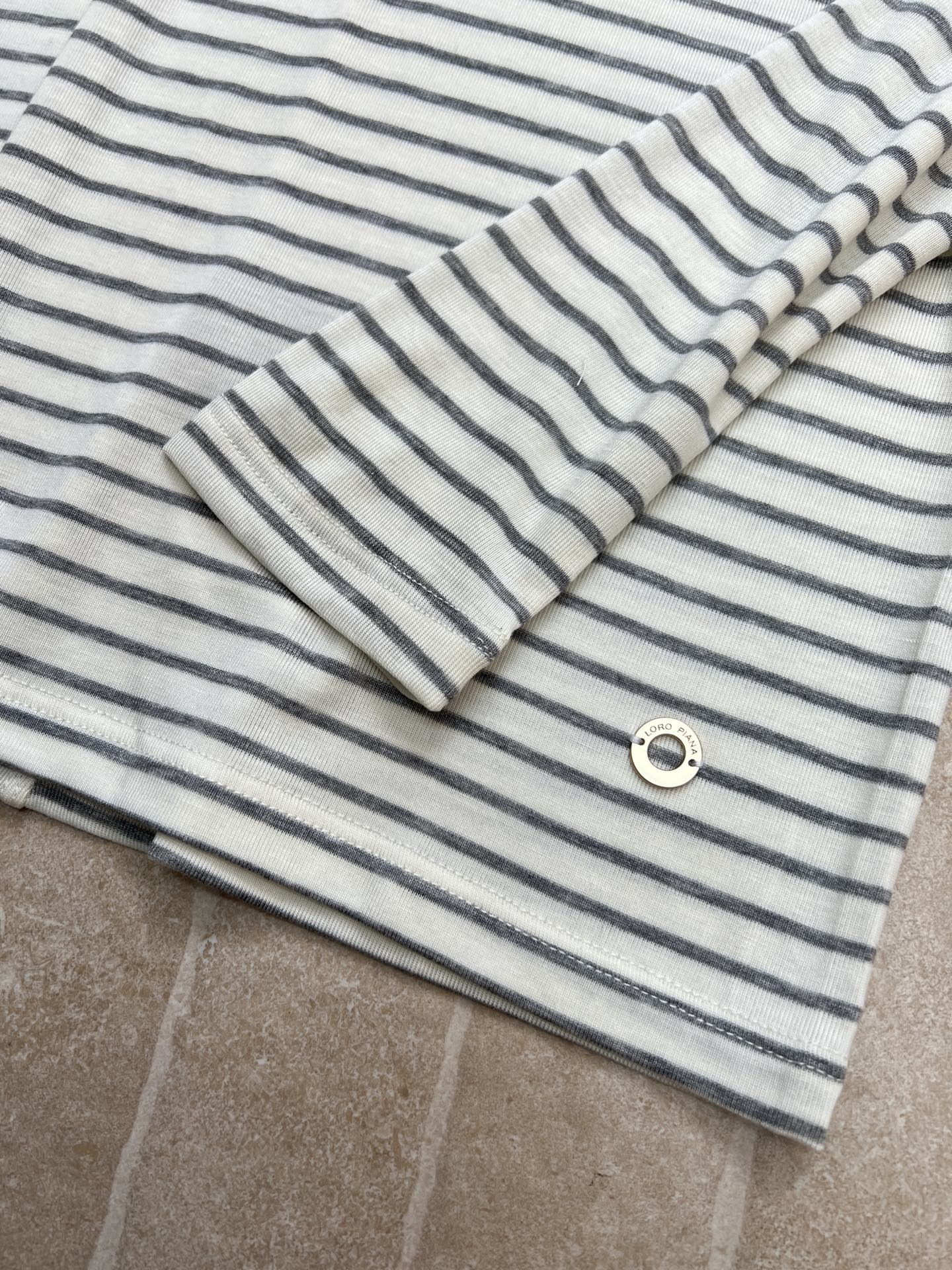 LORO PIANA 26S LONG SLEEVE KNIT SWEATER 675