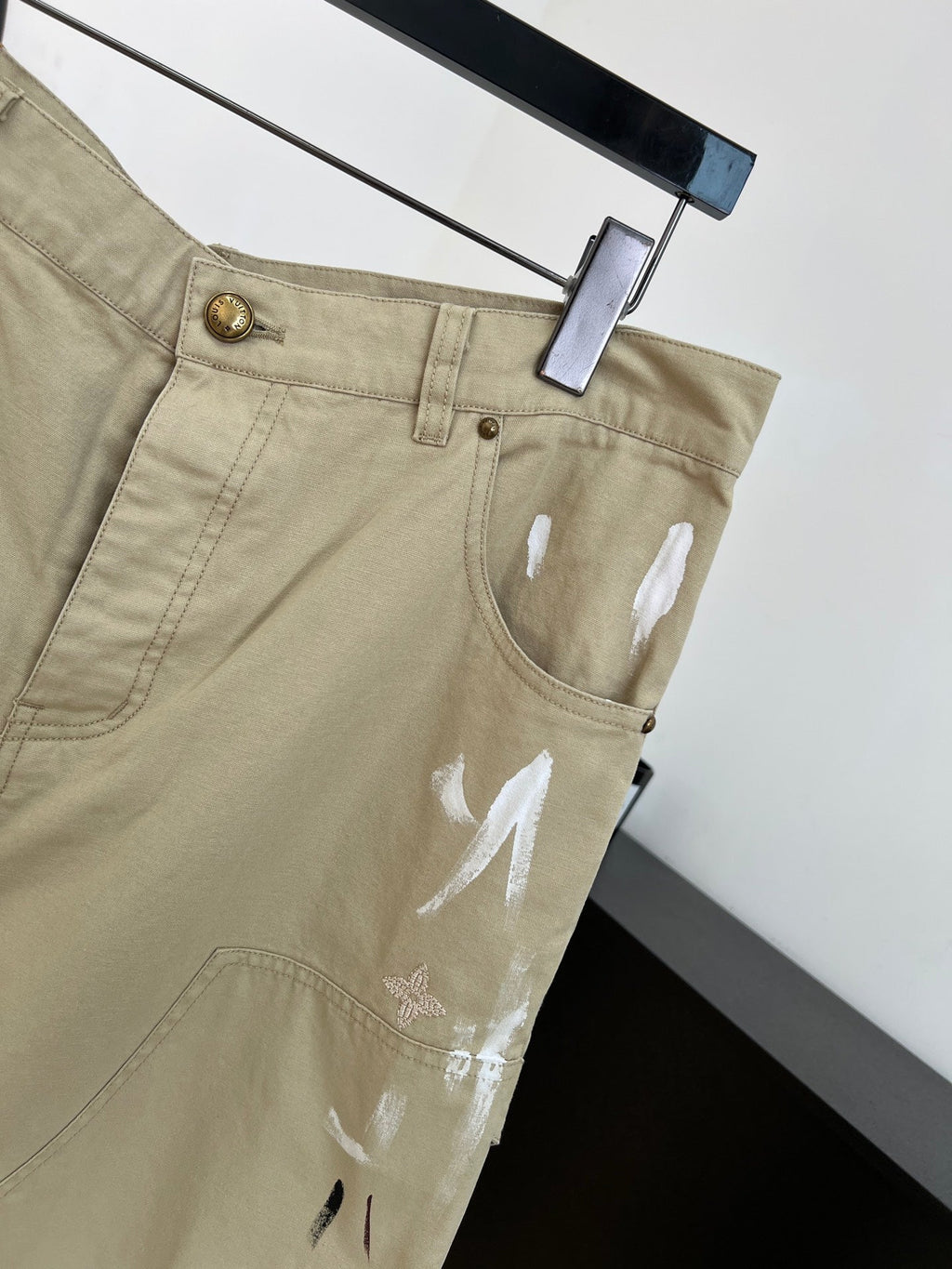 LV 26S STRAIGHT-LEG CARGO PANTS STYLE 223