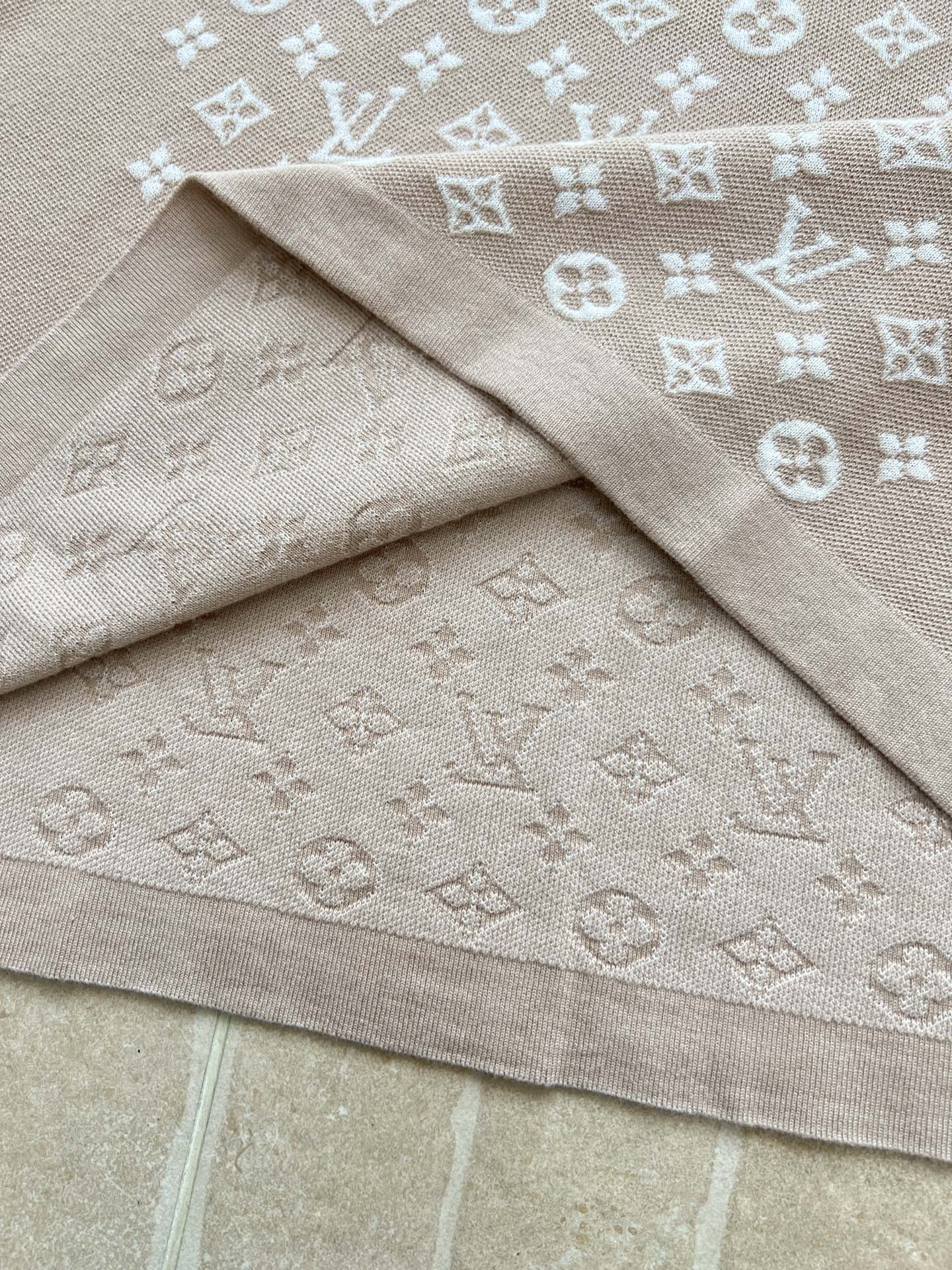 LV 26S SHORT-SLEEVED SWEATER STYLE 222