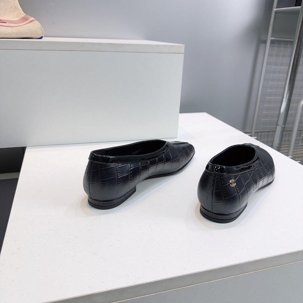 CHANEL 26S SQUARE-TOE FLATS IN BLACK CROCODILE-EMBOSSED LAMBSKIN