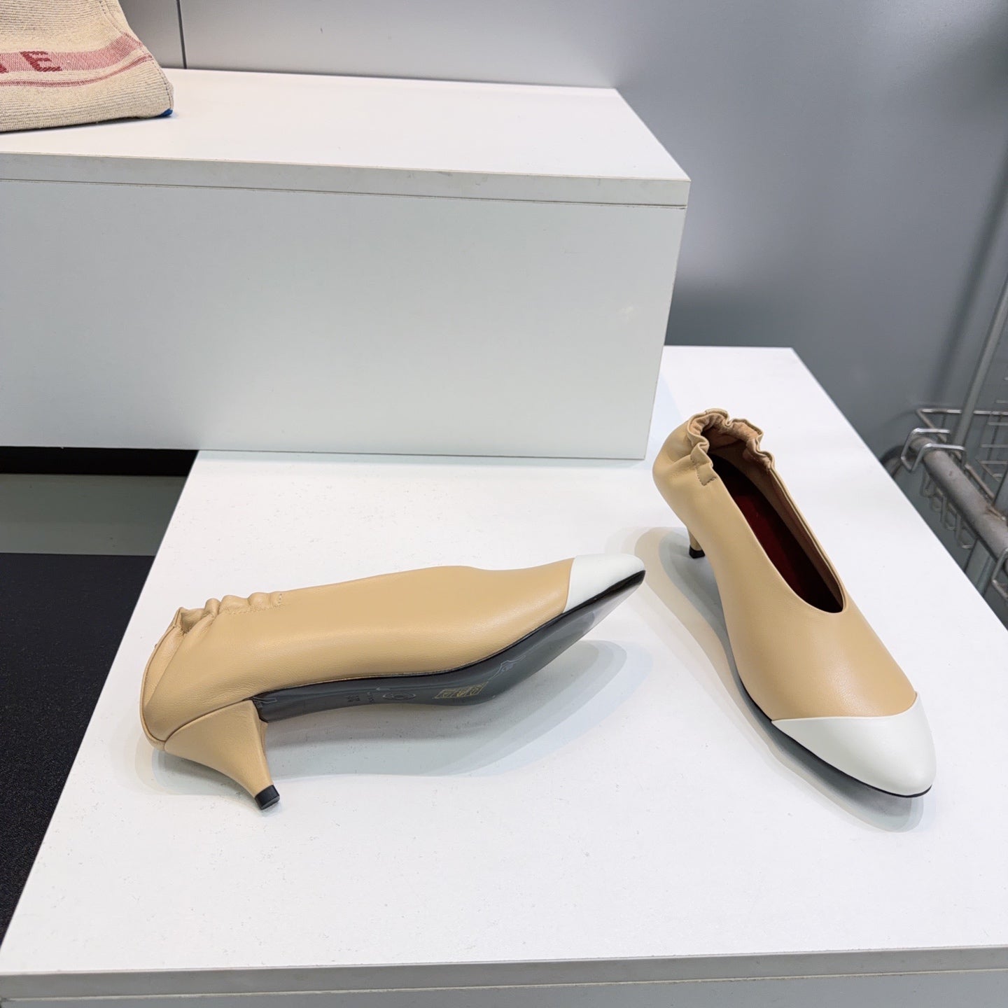 CHANEL 26S COLOR-BLOCK HIGH HEELS 45 MM IN BEIGE LAMBSKIN