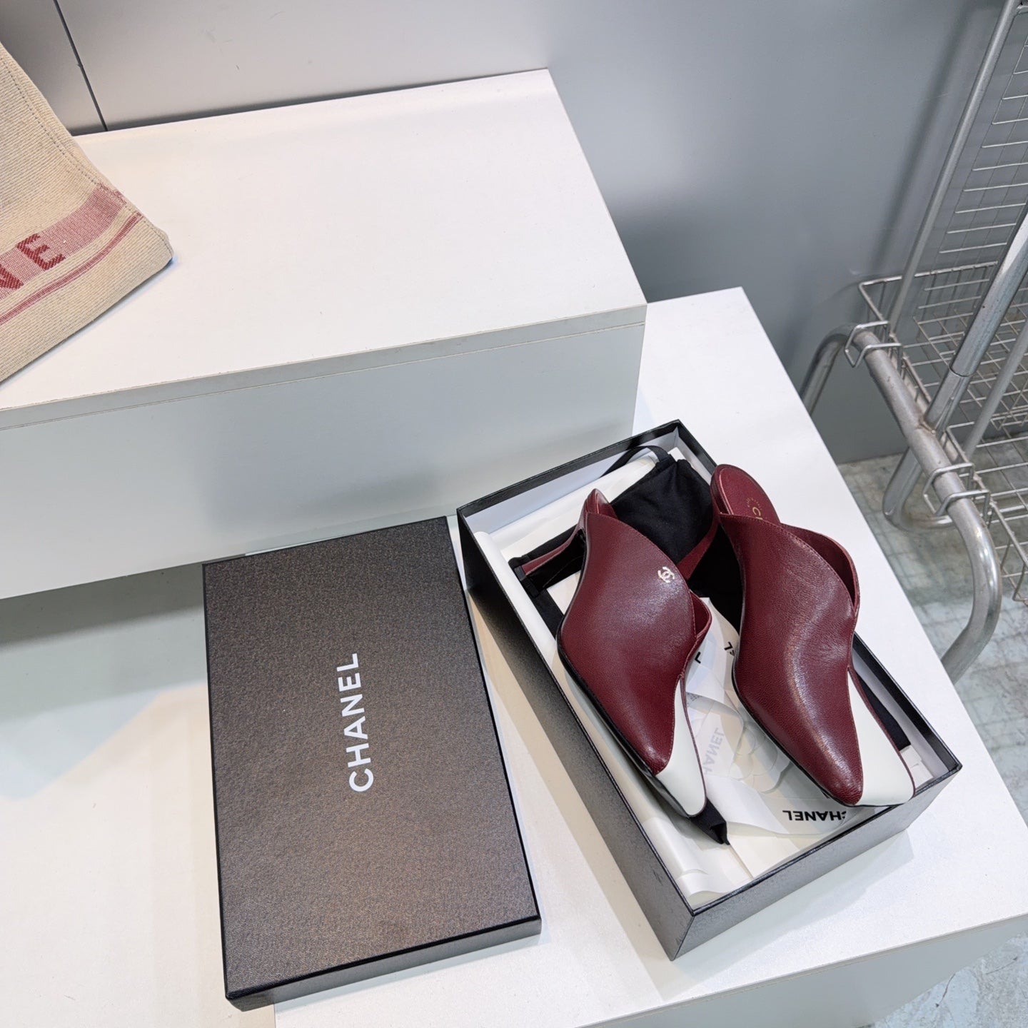 CHANEL 26S HIGH-HEEL MULES 70 MM IN WHITE AND RED LAMBSKIN