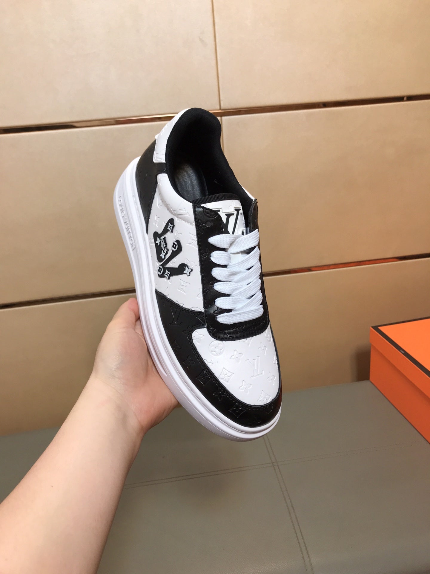 LV TRAINER SHOES IN BLACK MIX WHITE CALFSKIN