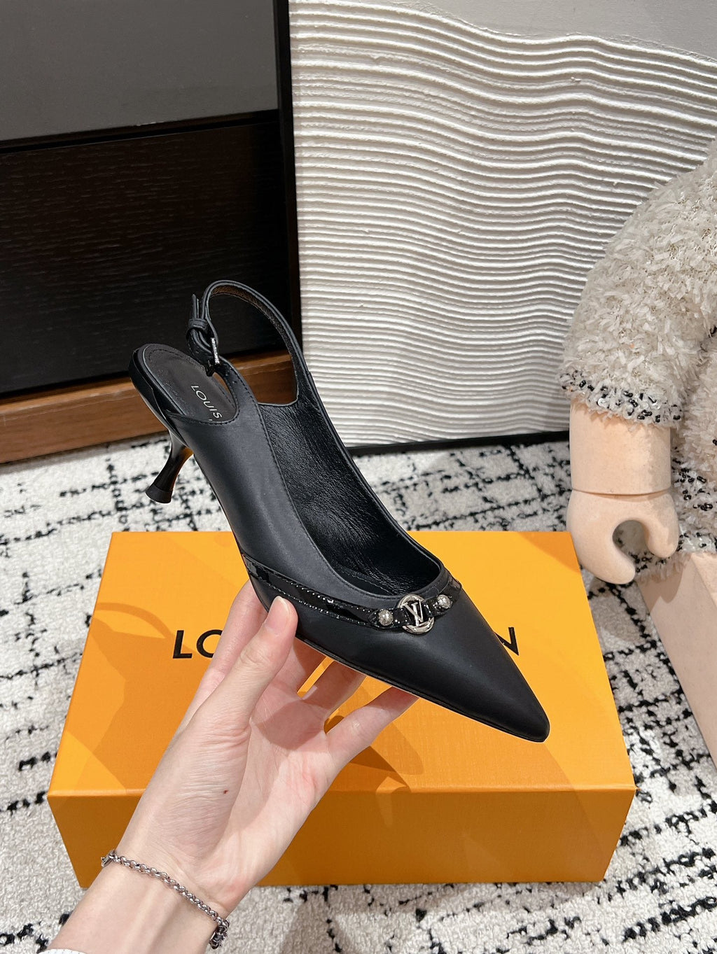 HIGH HEEL 4 CM SLINGBACKS IN BLACK CALFSKIN