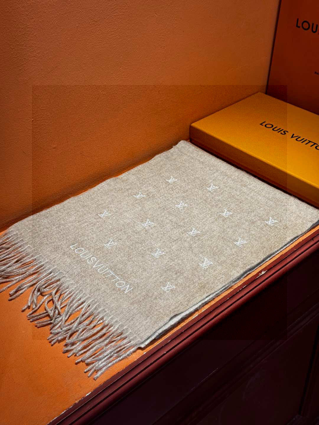 LV SCARF 180 CM IN CASHMERE 730568