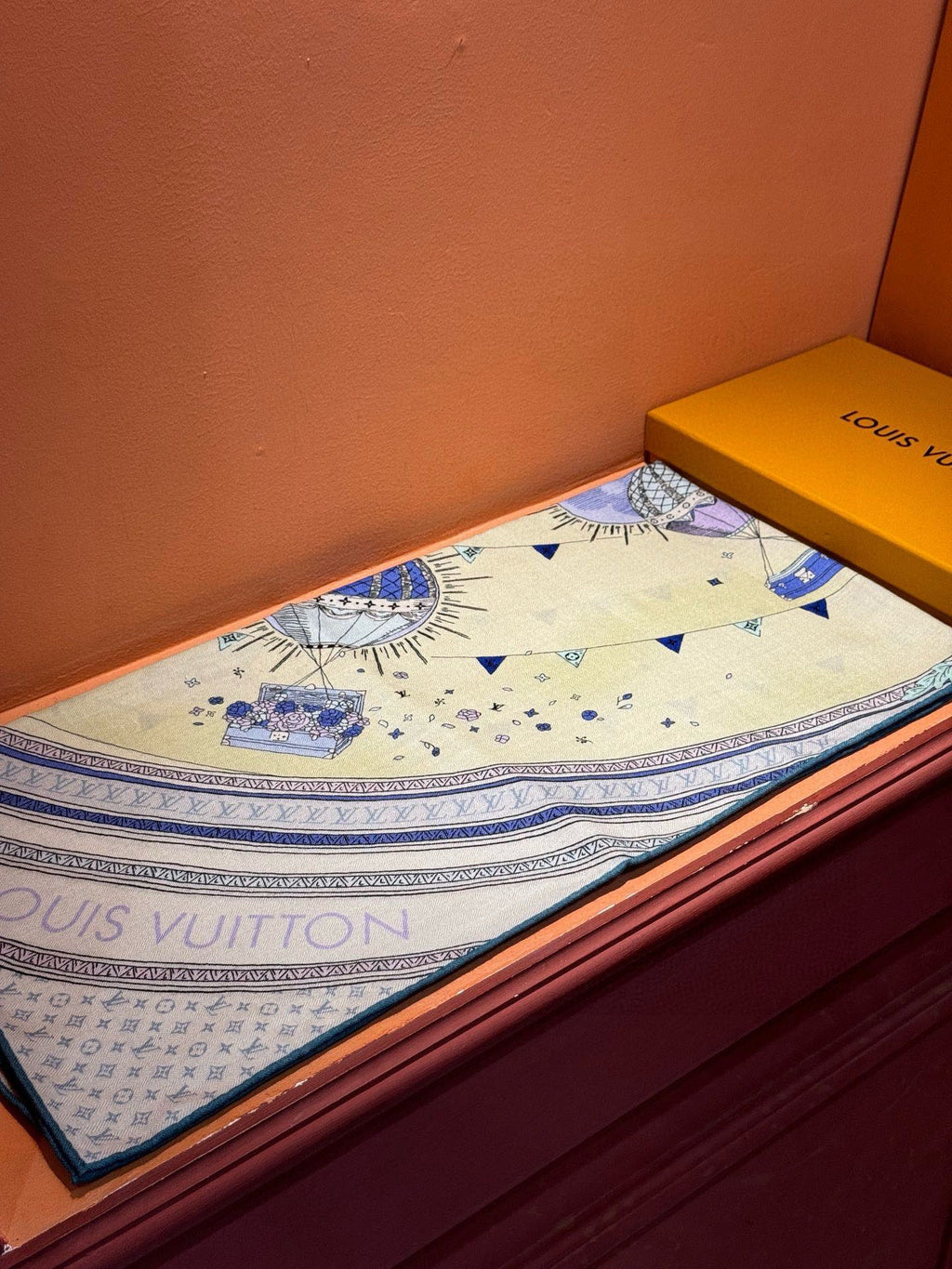 LV SCARF 140 CM IN SILK 730620