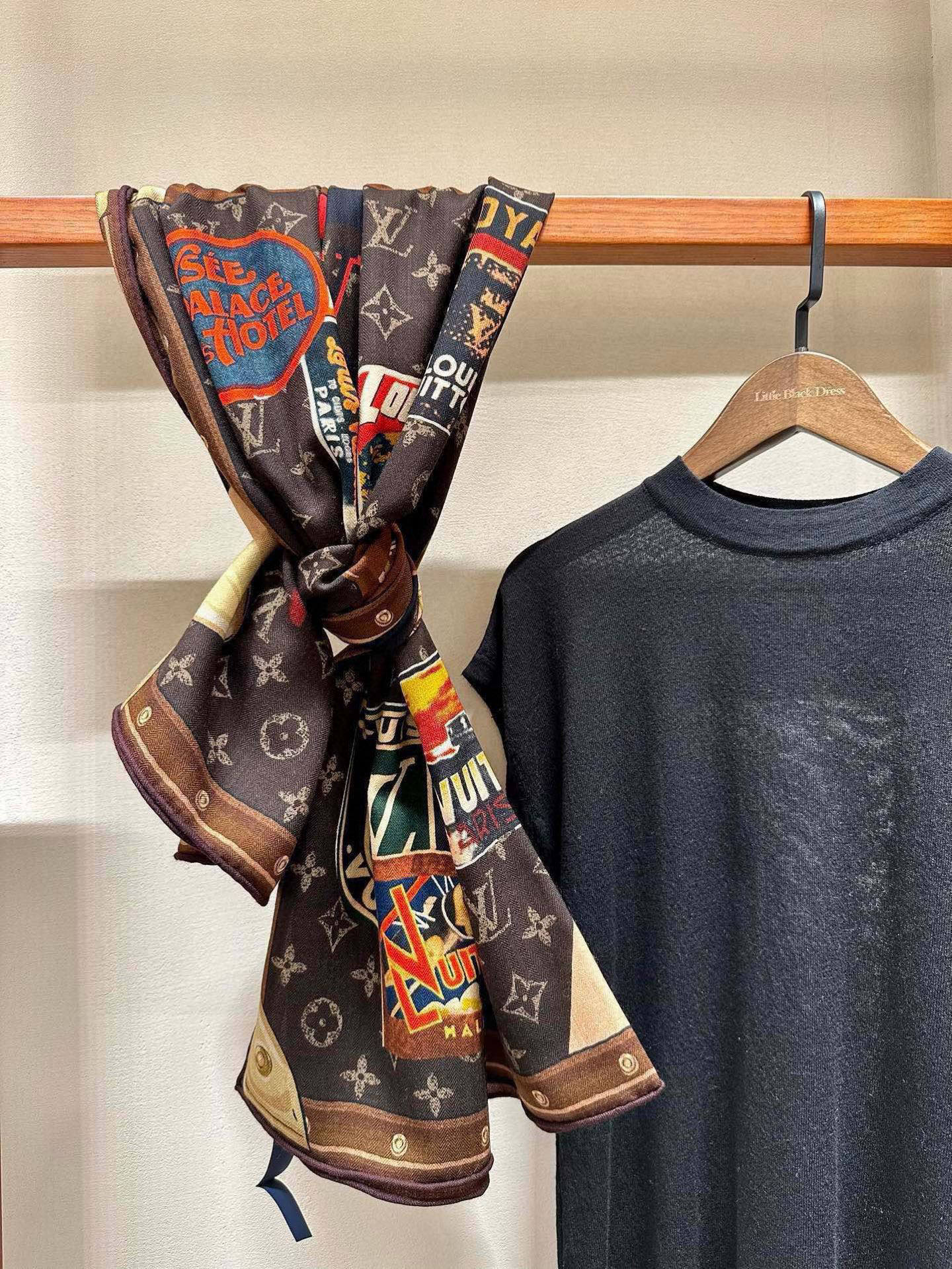 LV SCARF 140 CM IN SILK 732100