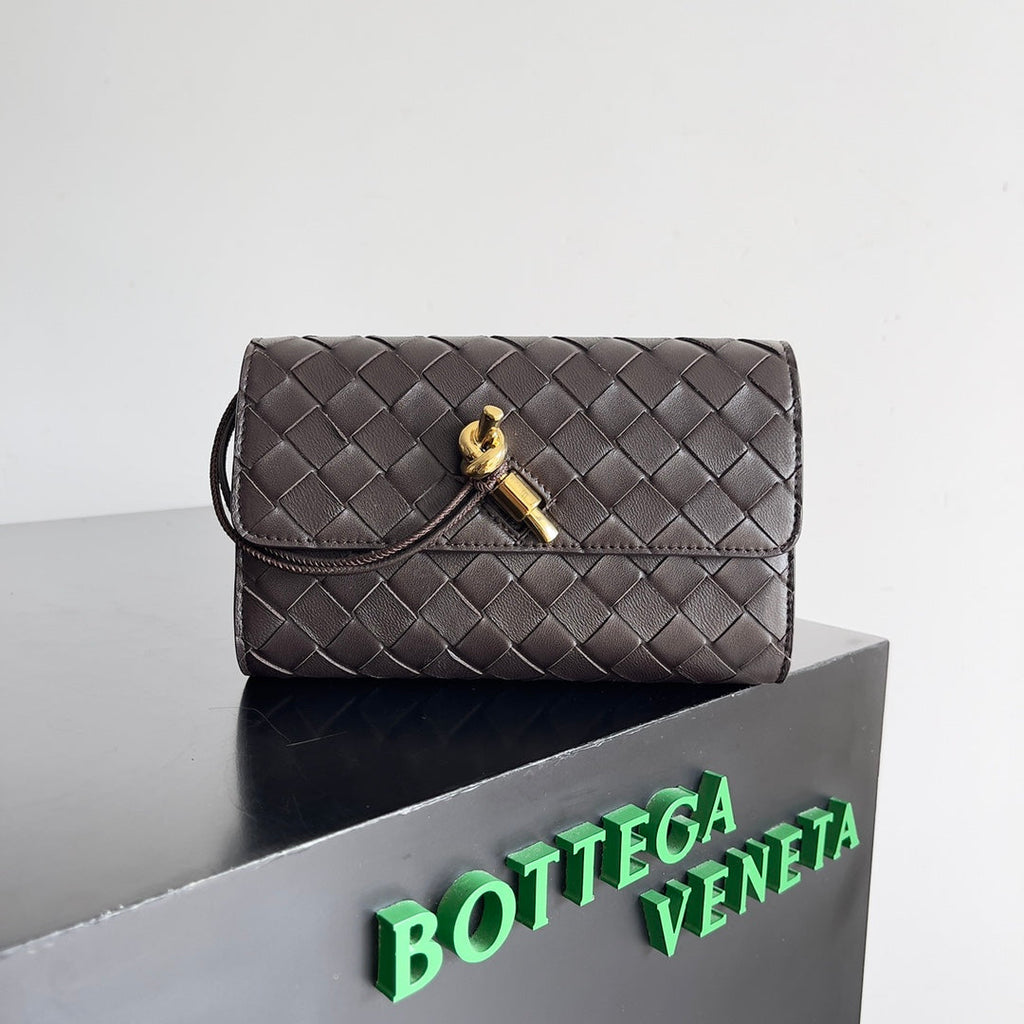 ANDIAMO BAG 19 IN FONDANT CALFSKIN