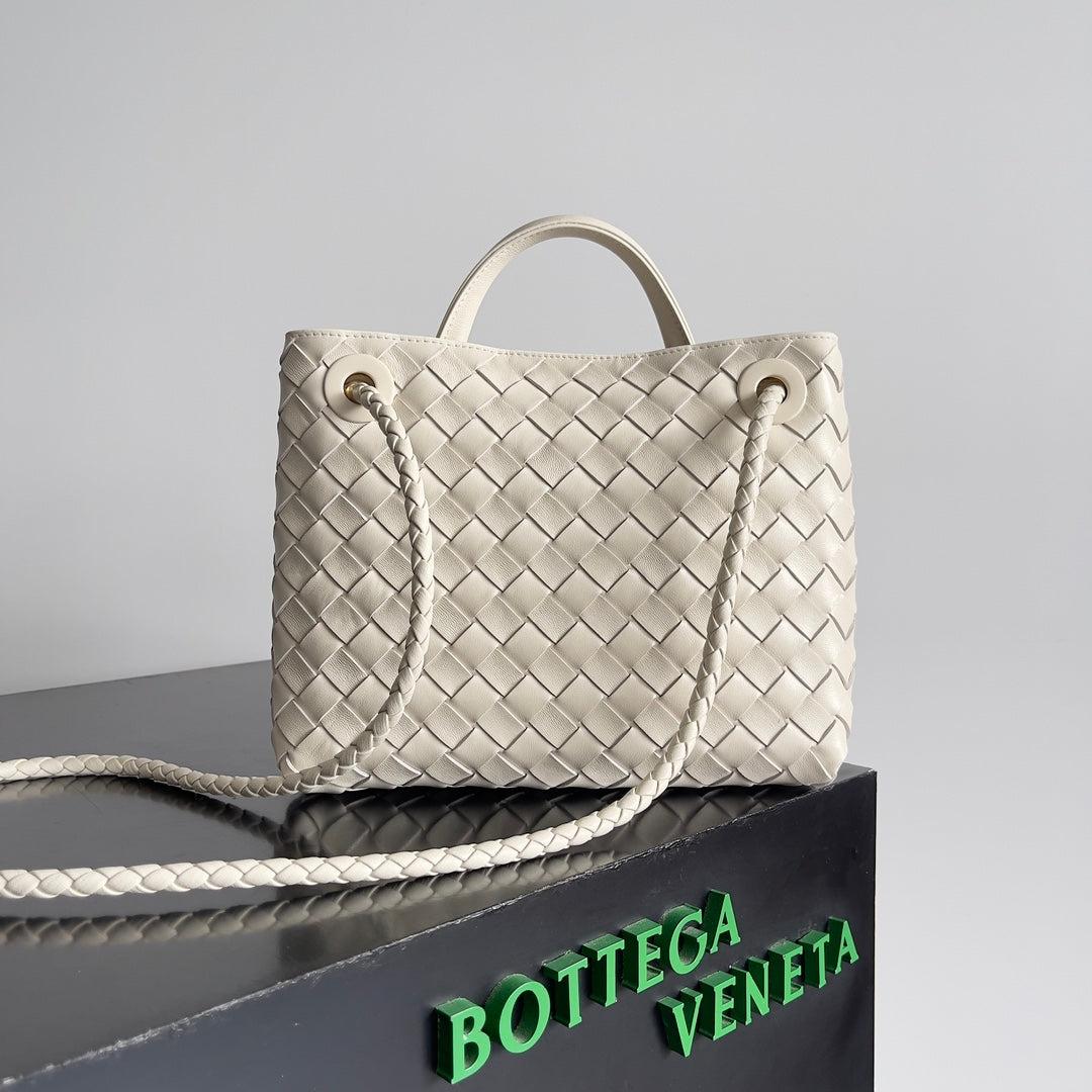 HANDLE BAG ANDIAMO 25 IN OFF WHITE LAMBSKIN