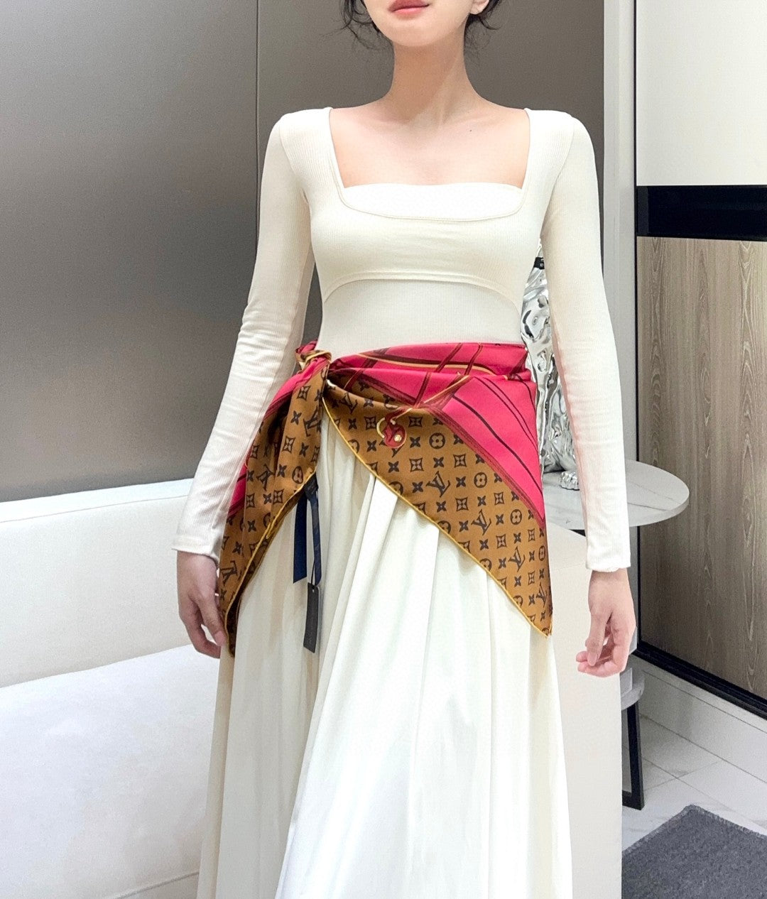LV SCARF 90 CM IN SILK 737303