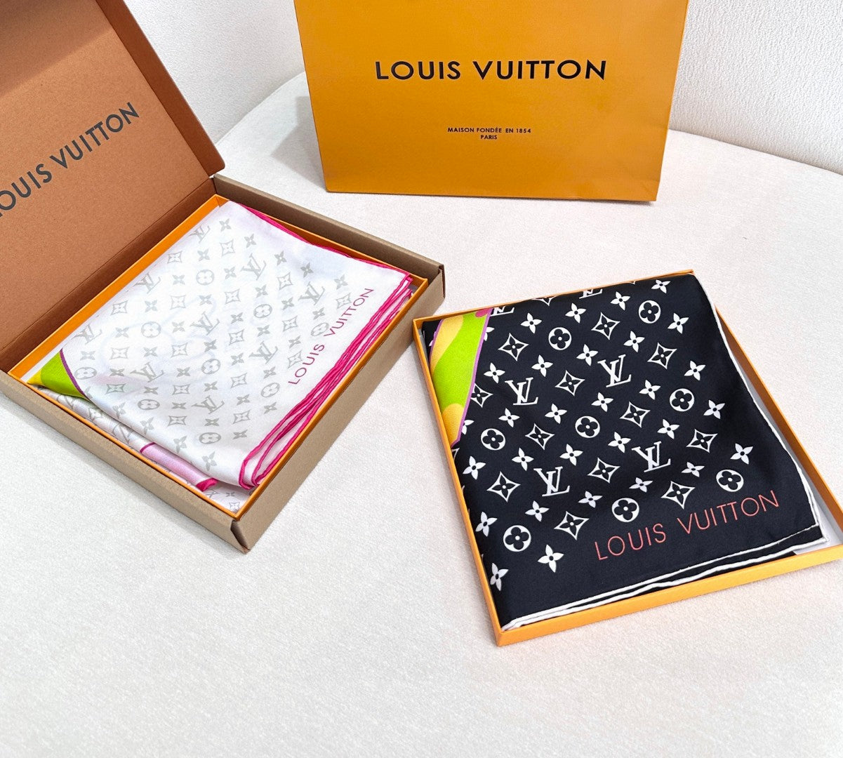 LV SCARF 90 CM IN SILK 733947