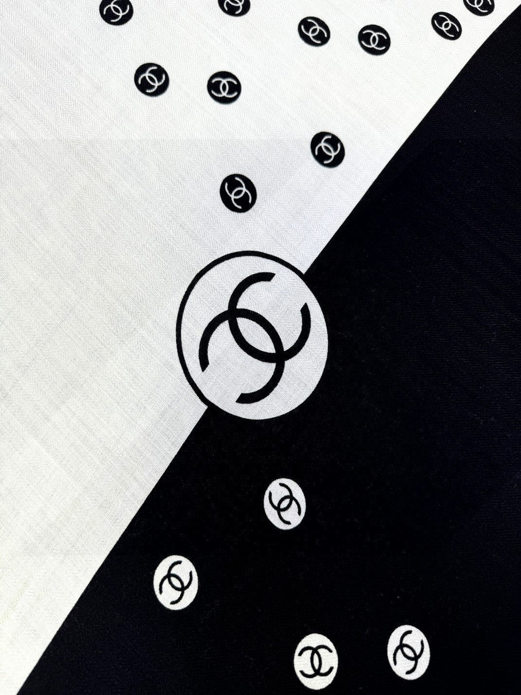 CHANEL 25S SCARF 140 IN CASHMERE SILK 702020