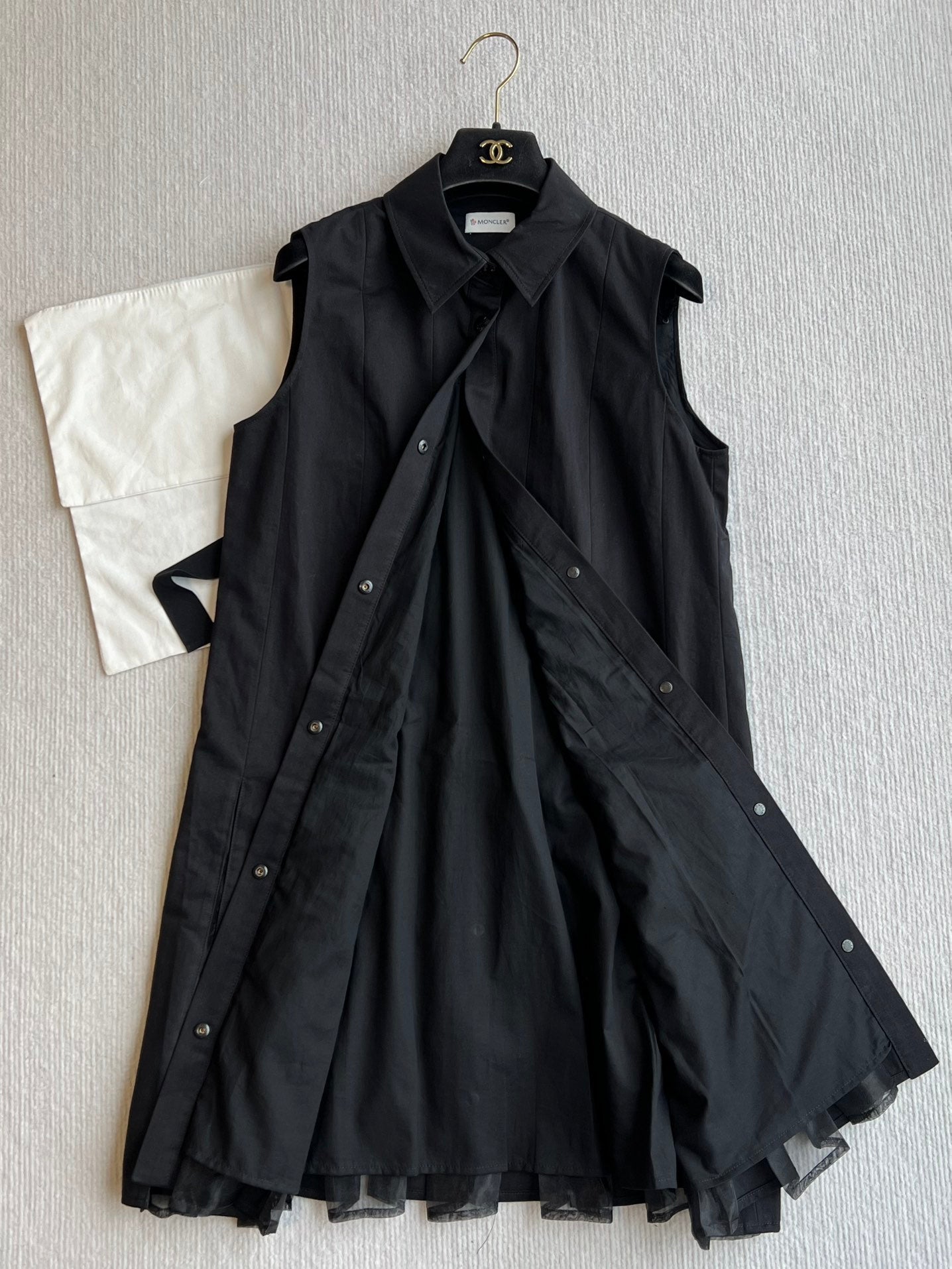 MONCLER SLEEVELESS PLEATED DRESS 269706