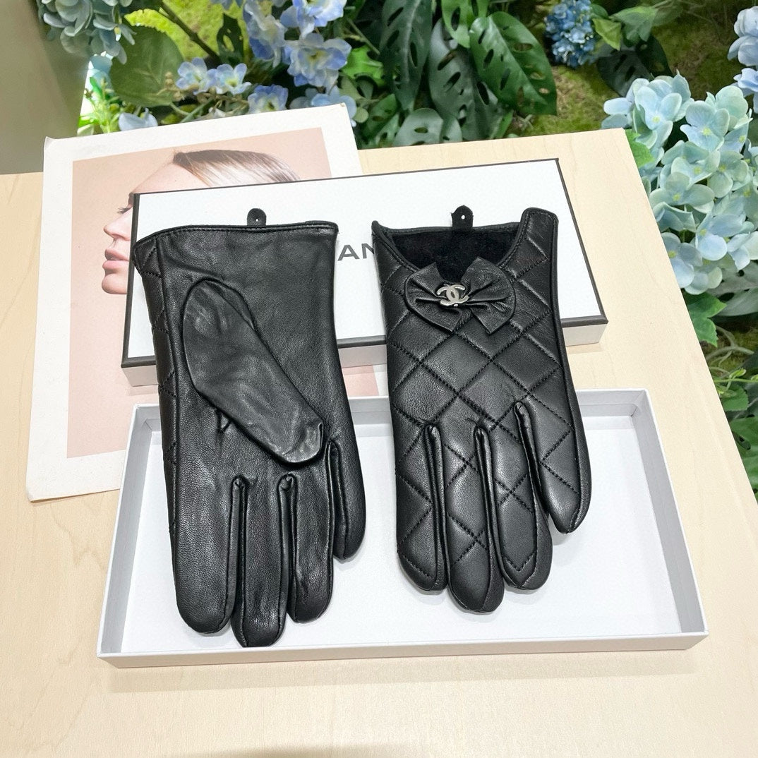 GLOVES IN BLACK LAMBSKIN 462417