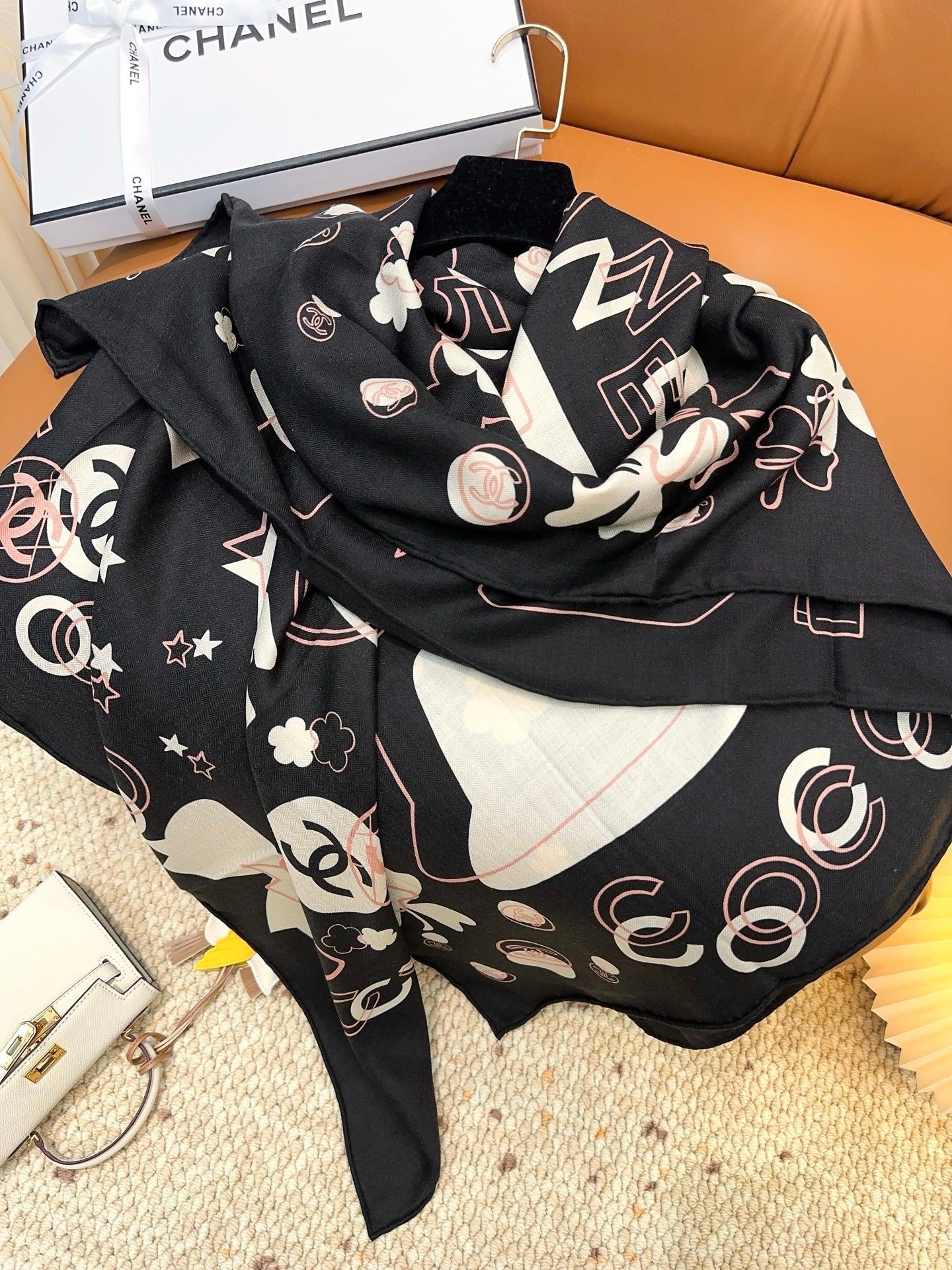 CHANEL 25S SCARF 140 CM IN CASHMERE SILK 943926