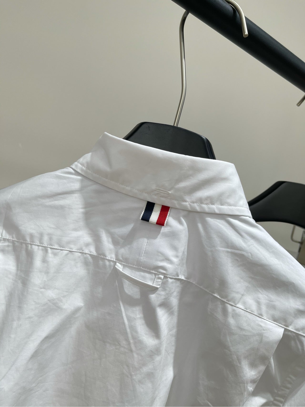 THOM SIMPLE WHITE SHORT-SLEEVE SHIRT 267950