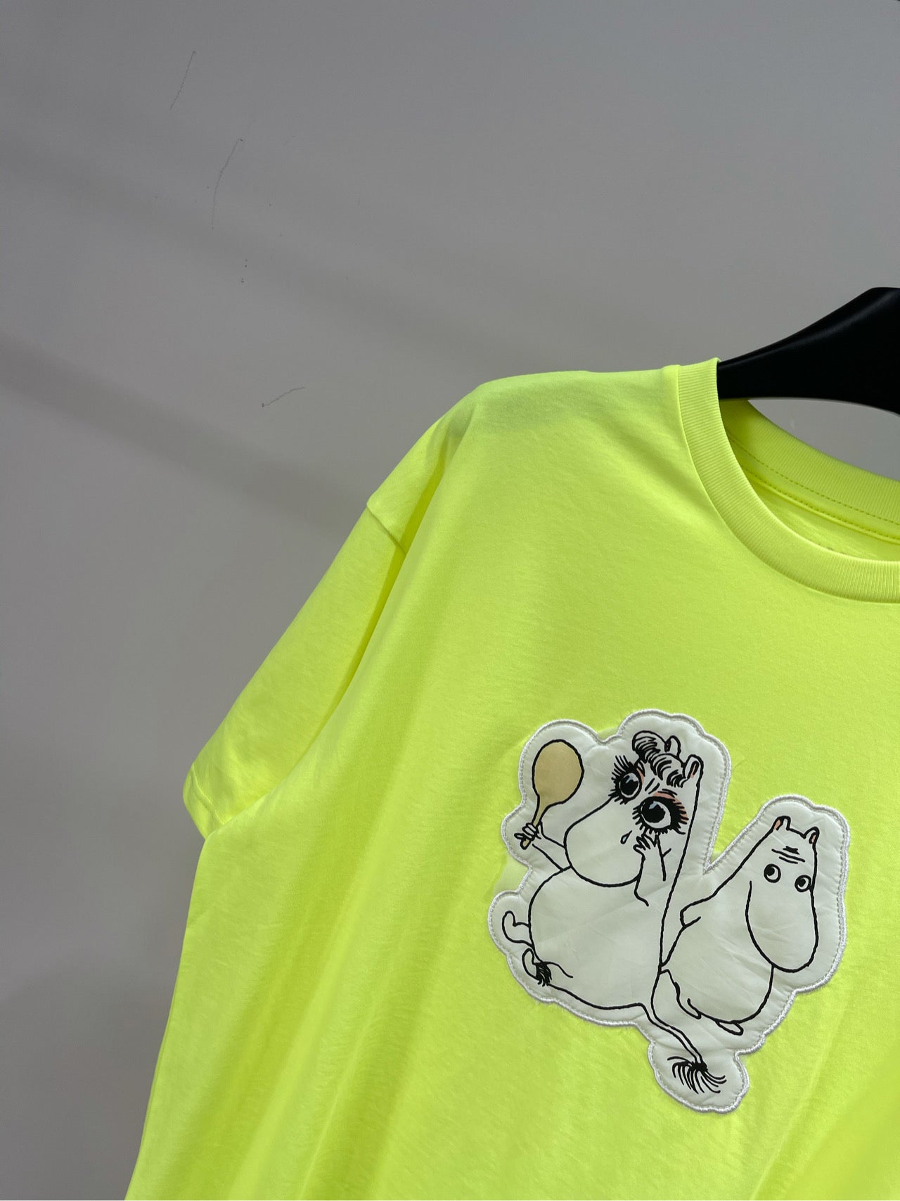 ACNE STUDIOS SHORT-SLEEVE T-SHIRT WITH HIPPO PRINT 276025