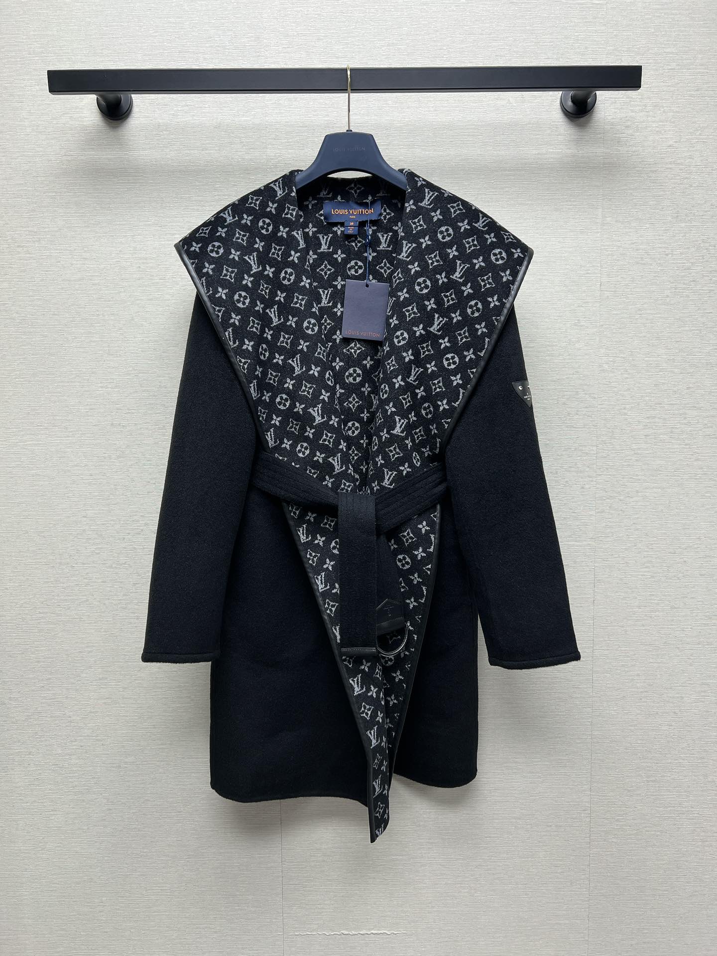 LV MONOGRAM MAXI COLLAR COAT IN BLACK WOOL 288066
