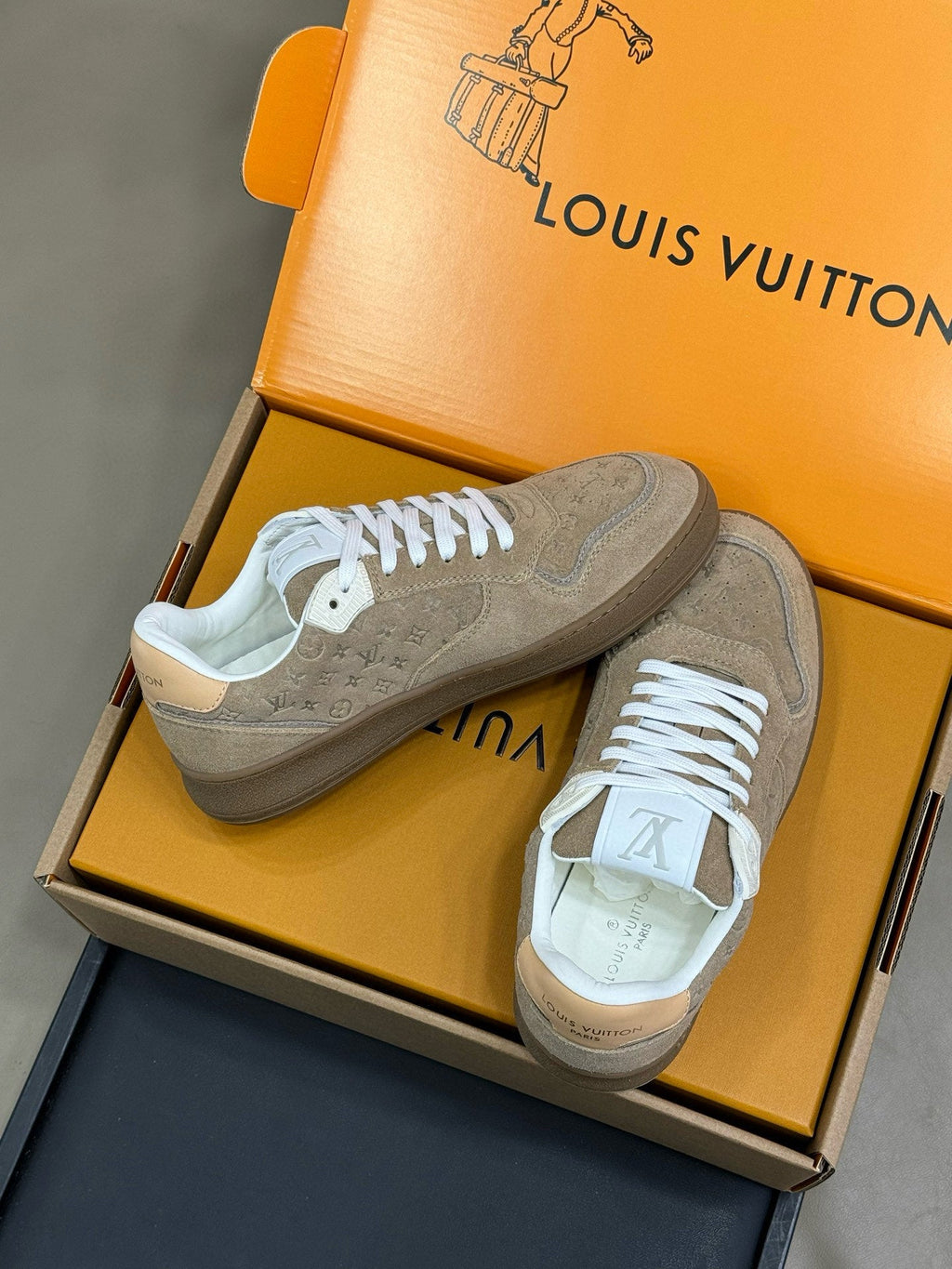 STADIUM SNEAKER IN KHAKI BROWN EMBOSSED MONOGRAM SUEDE