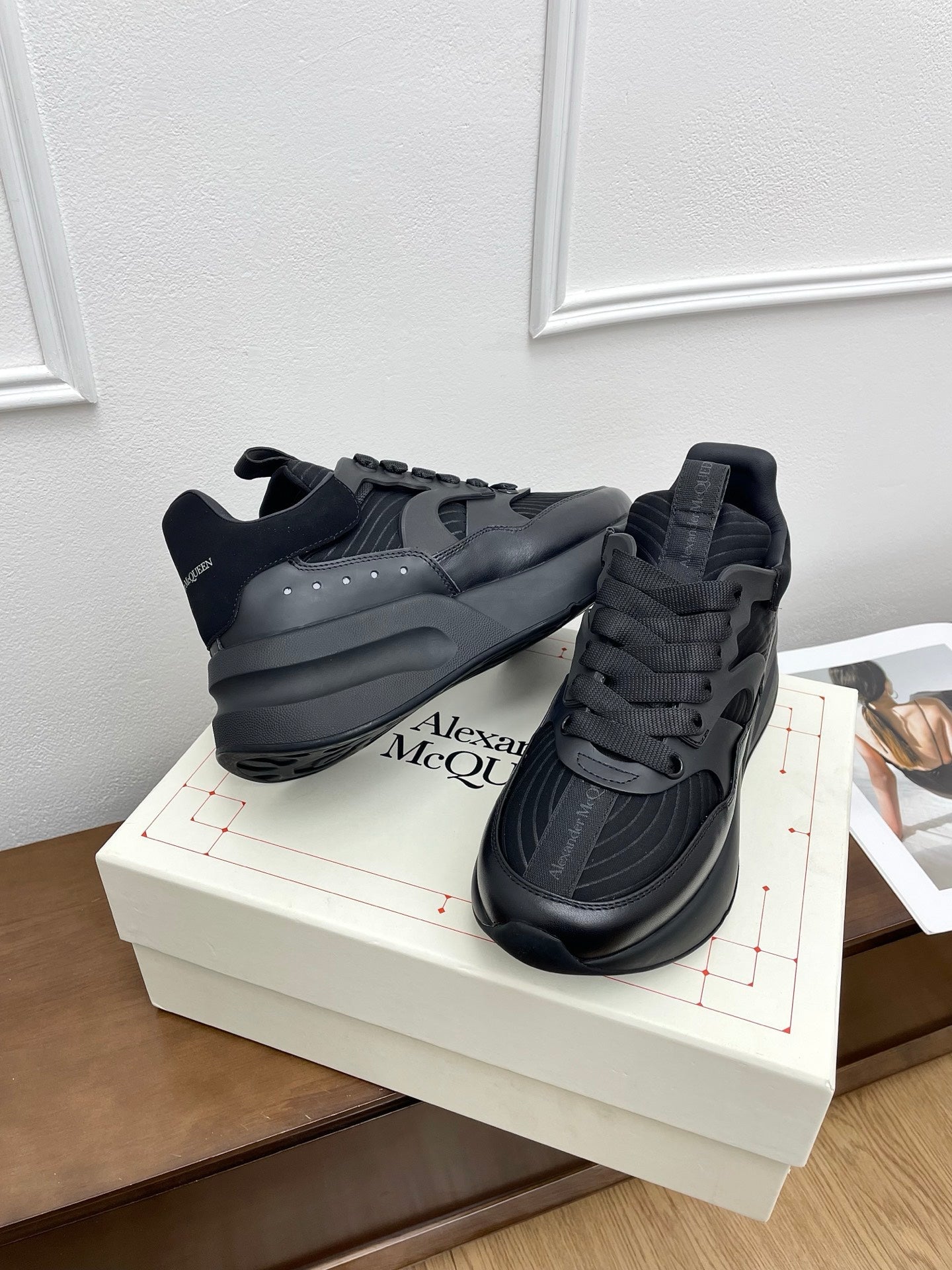 OVERSIZED RUNNER SNEAKERS IN BLACK CALFSKIN AND FABRIC