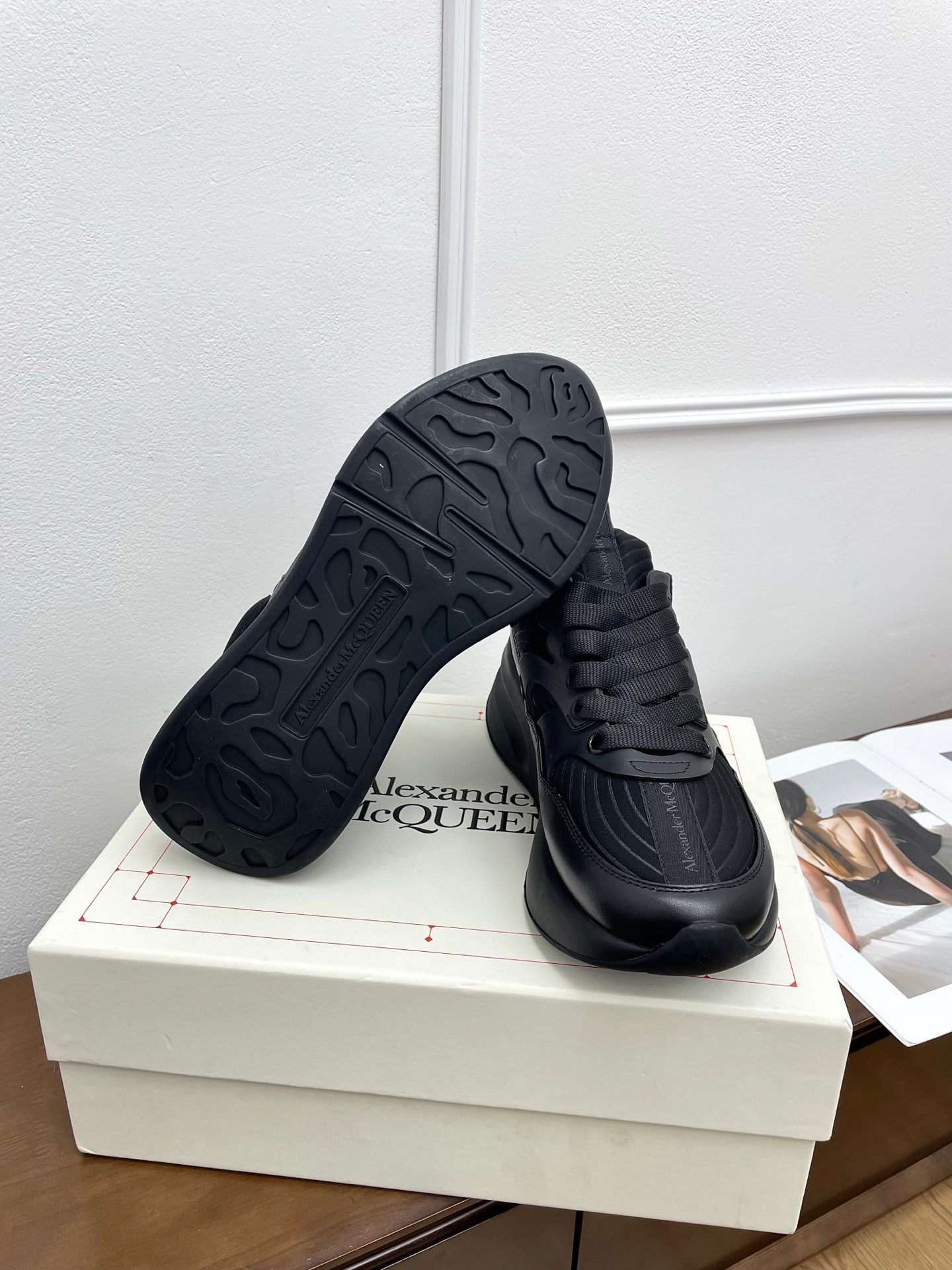 OVERSIZED RUNNER SNEAKERS IN BLACK CALFSKIN AND FABRIC