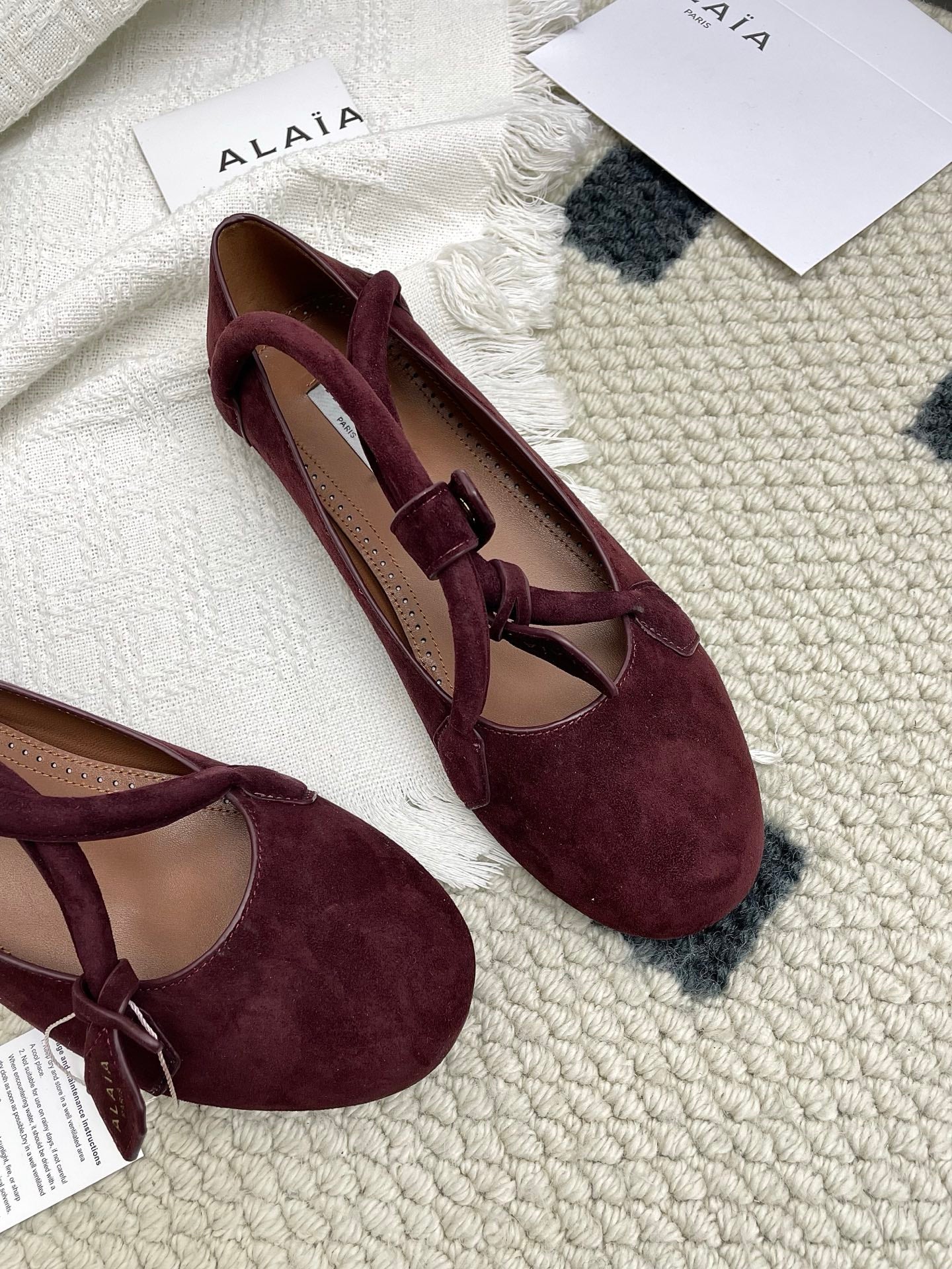 ALAIA 26S BALLET TECKEL IN DARK RED SUEDE