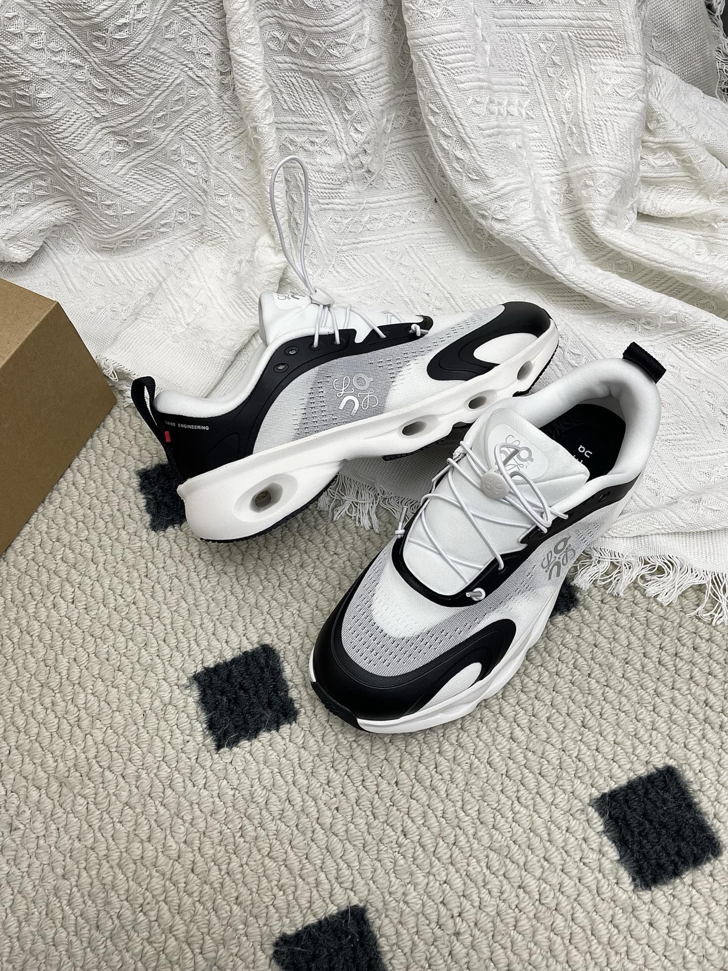 LOEWE 26S CLOUDSOLO SNEAKERS IN WHITE AND BLACK AND GRAY RECYCLED POLYESTER