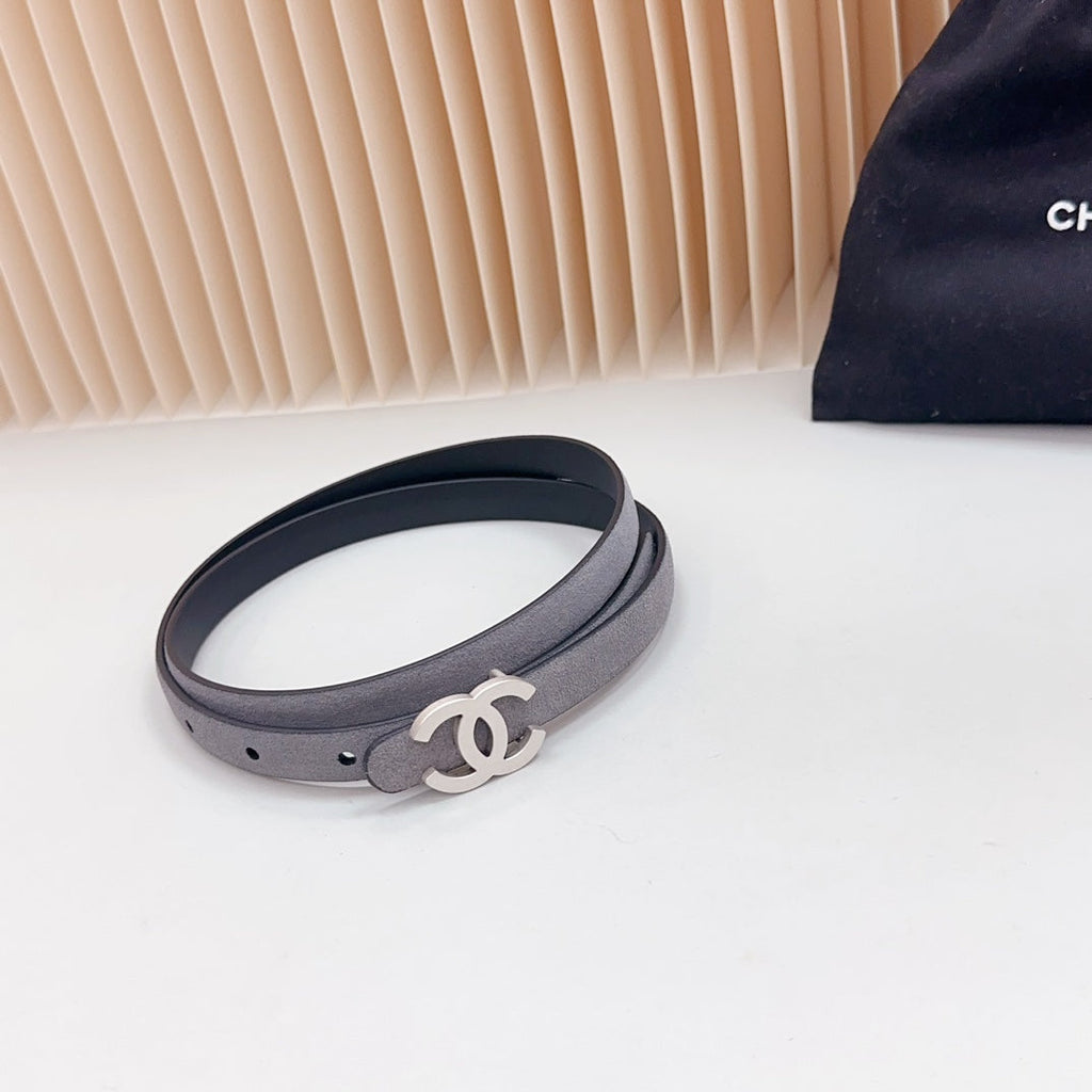 CC BELT 15 MM IN LIGHT GREY SUEDE WITH SILVER HARDWARE