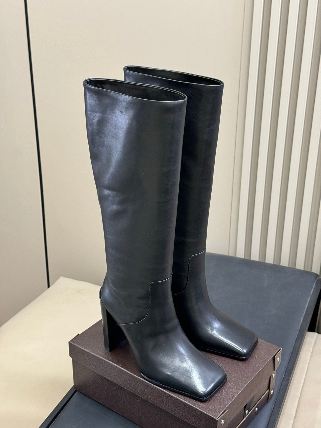 ALAIA 25S KNEE-HIGH SQUARE-TOE BOOTS IN BLACK CALFSKIN