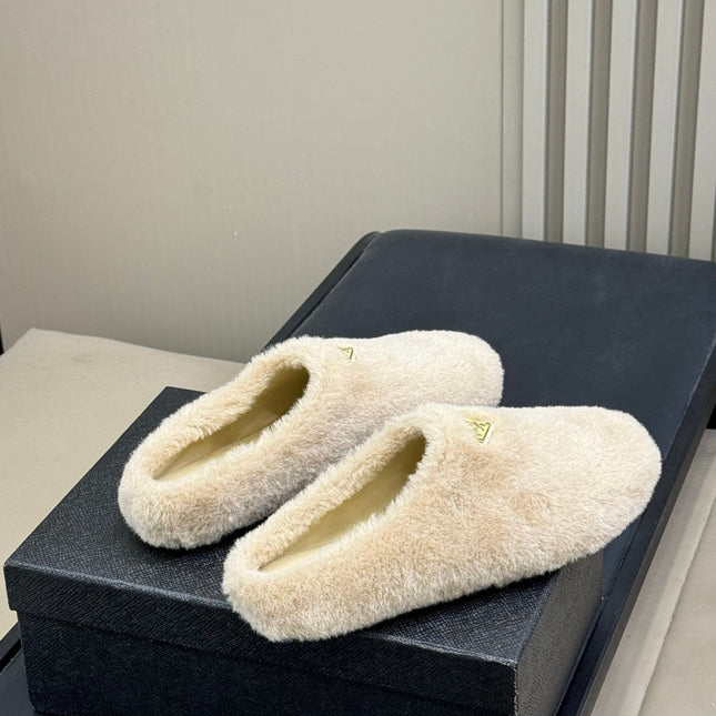 PRADA 25S CLOGS IN BEIGE SHEARLING