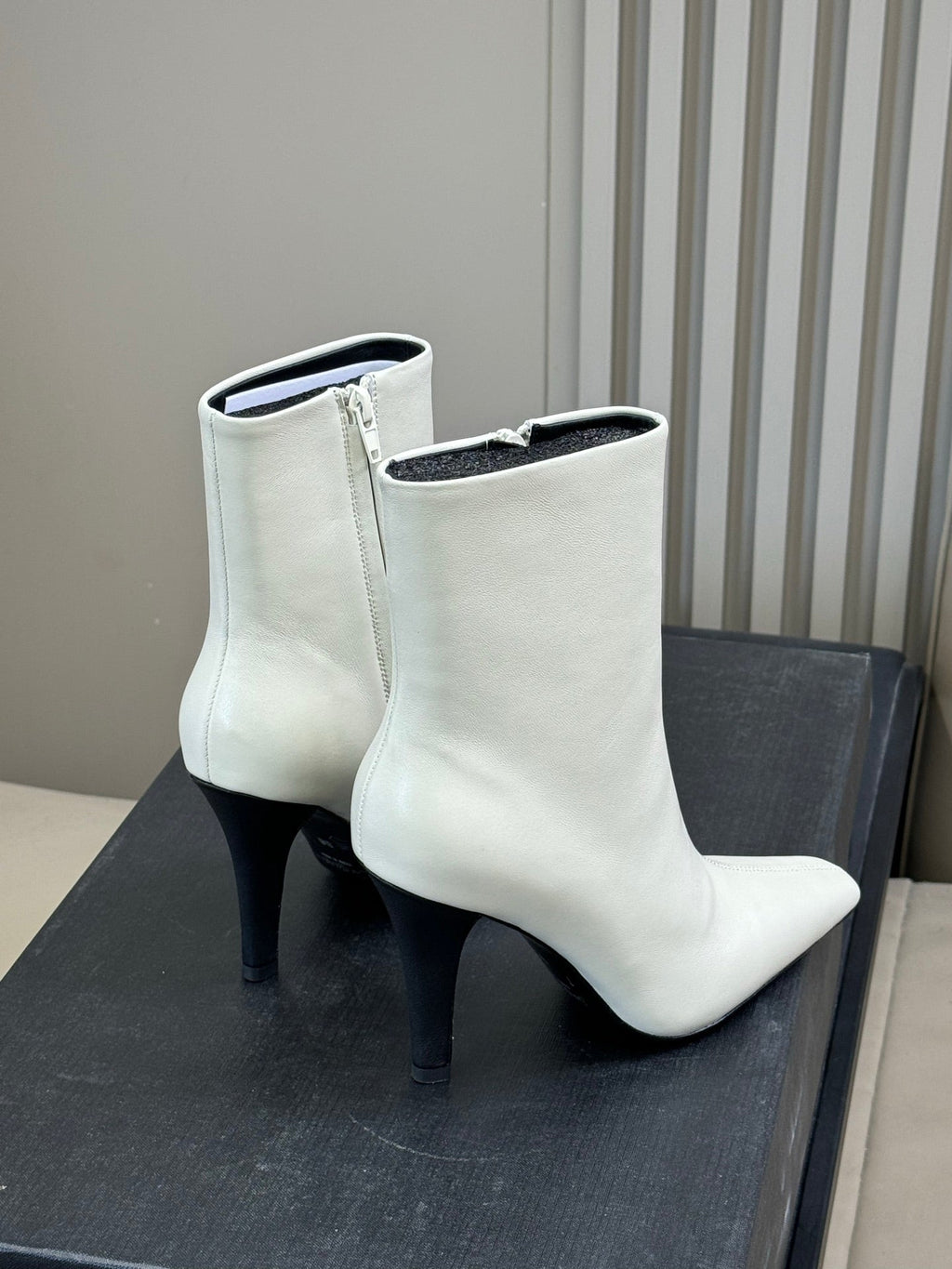 YSL 26S HEELED BOOTS IN WHITE CALFSKIN