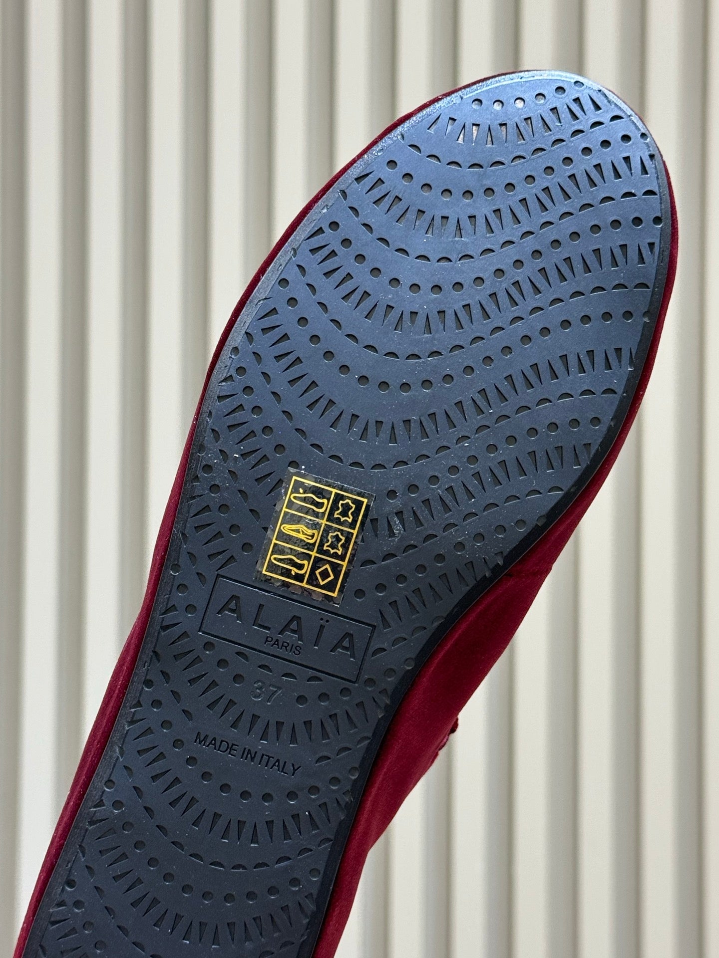 ALAIA 26S MARY JANE BALLET FLATS IN DARK RED VELVET