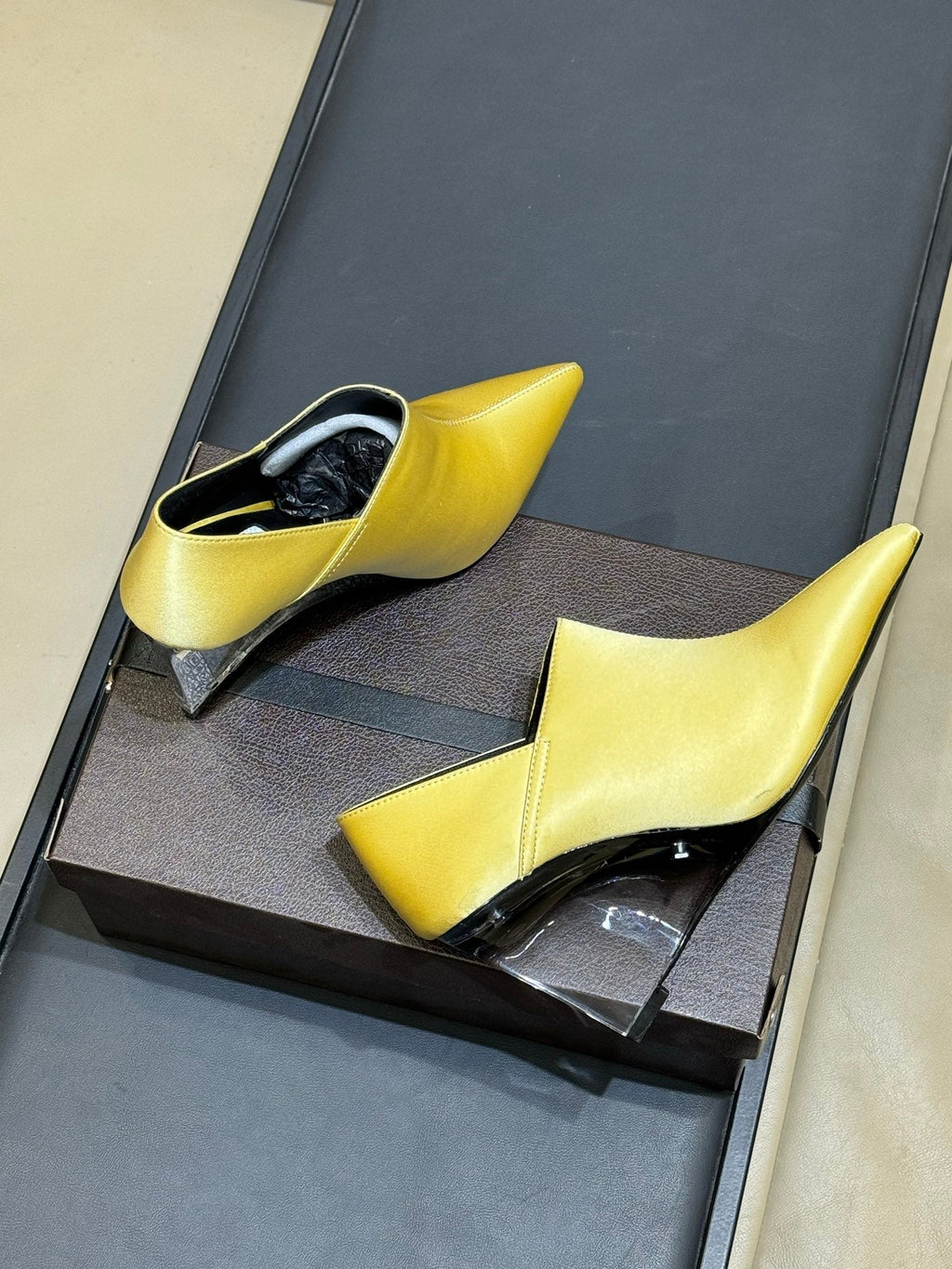 ALAIA 26S TRANSPARENT HIGH HEELS IN YELLOW SATIN