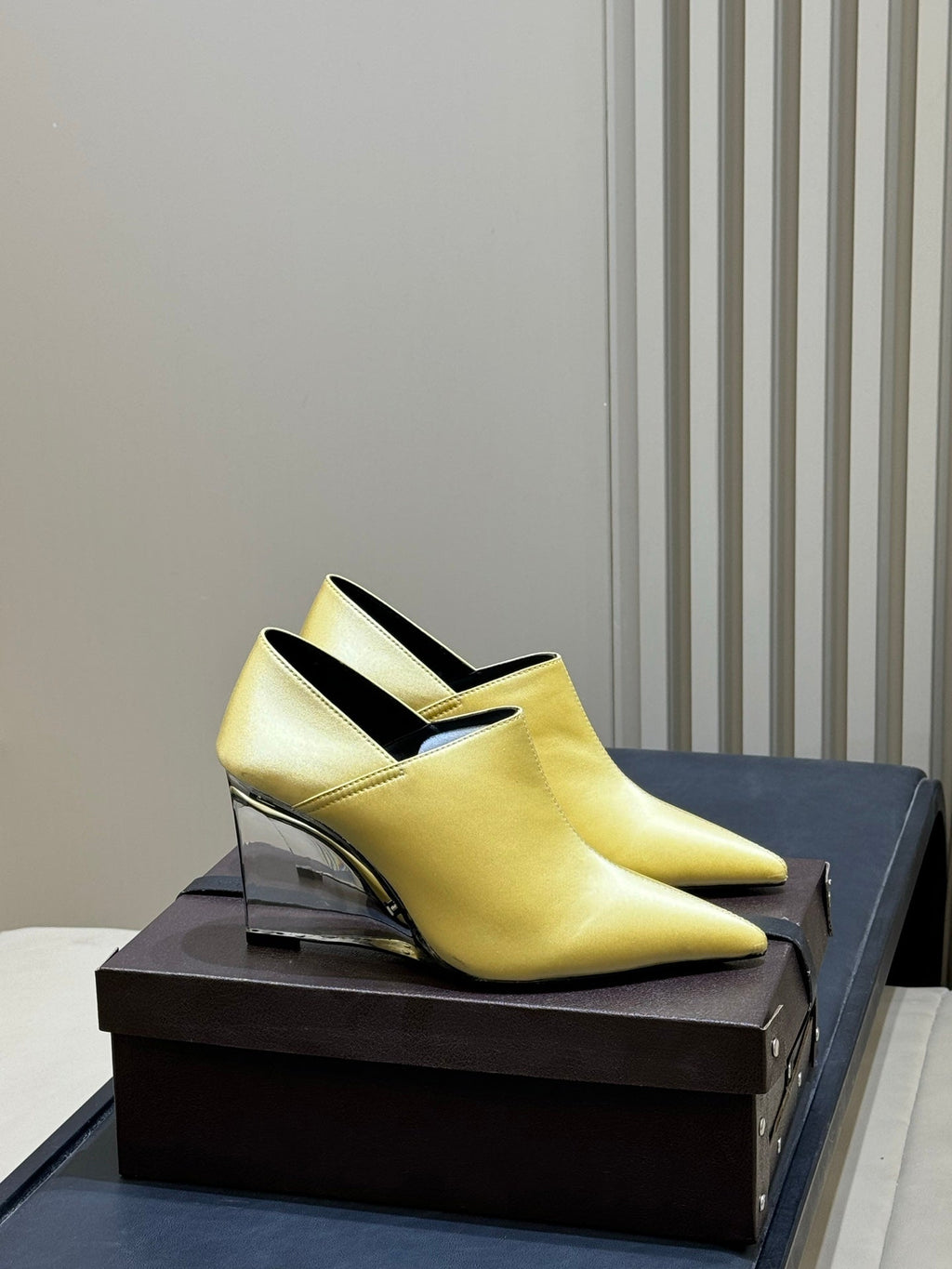 ALAIA 26S TRANSPARENT HIGH HEELS IN YELLOW SATIN