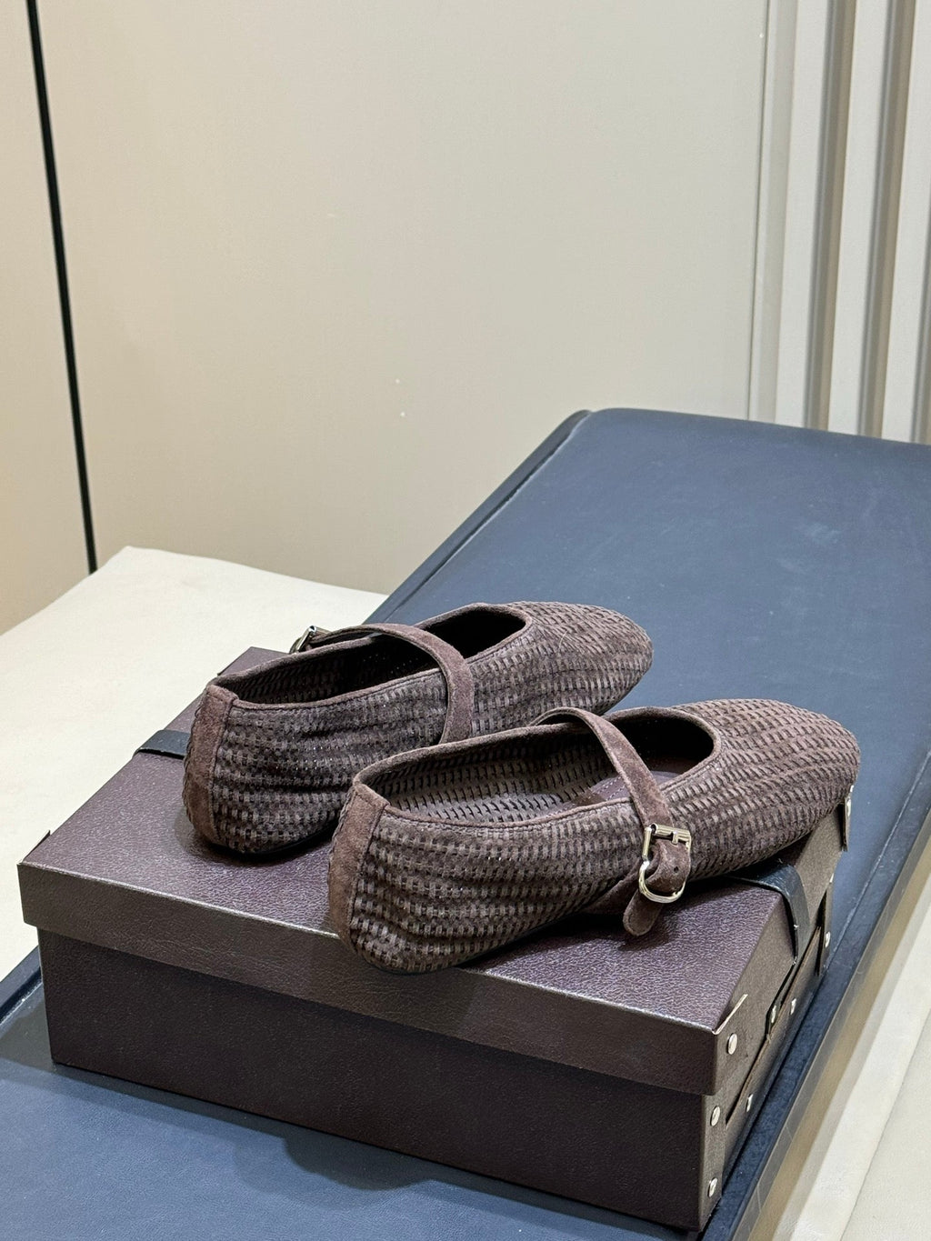ALAIA 26S KNIT BALLET FLATS IN DARK BROWN SUEDE