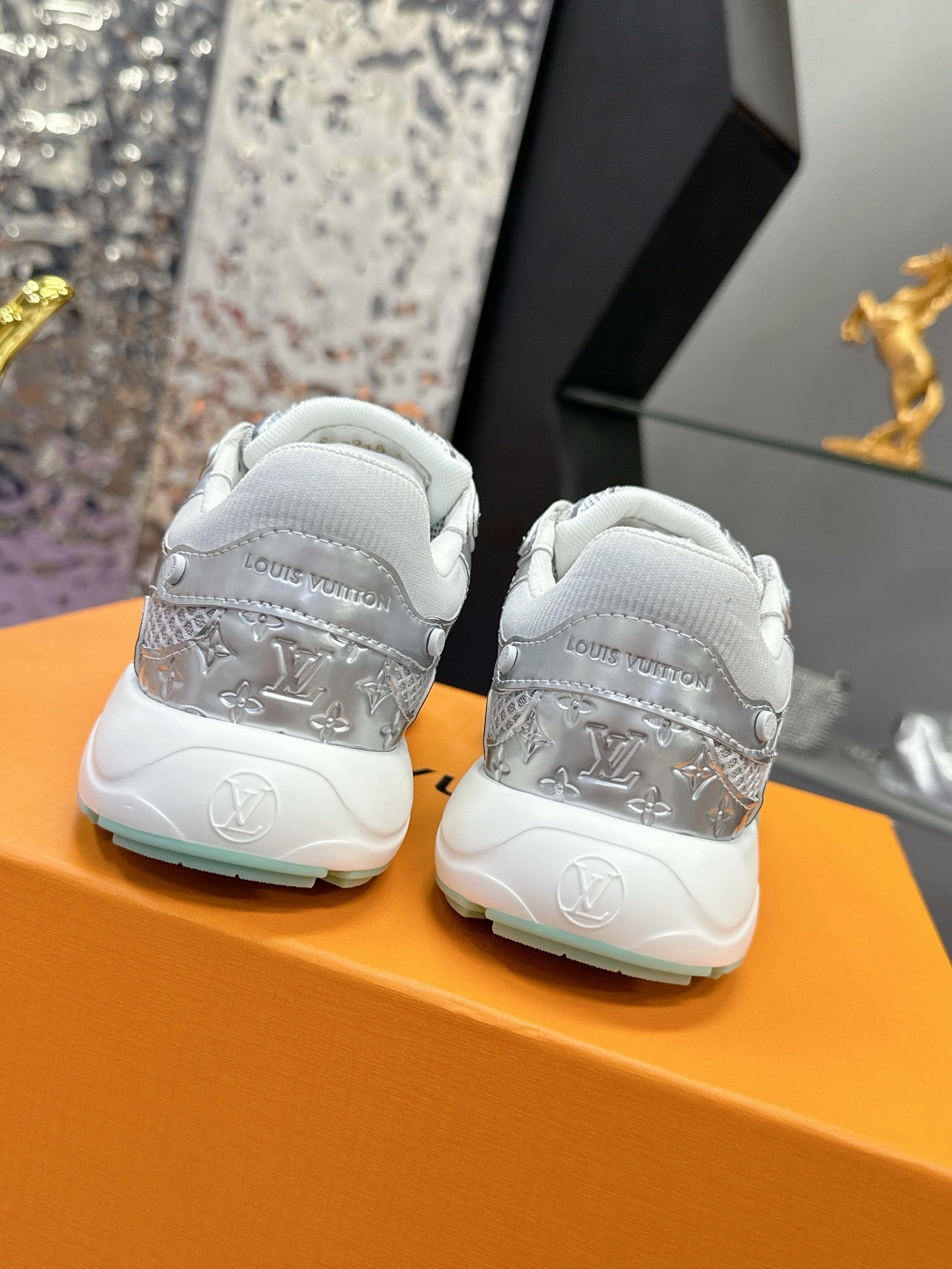LV SNEAKERS IN SILVER AND GREEN MESH MIX CALFSKIN
