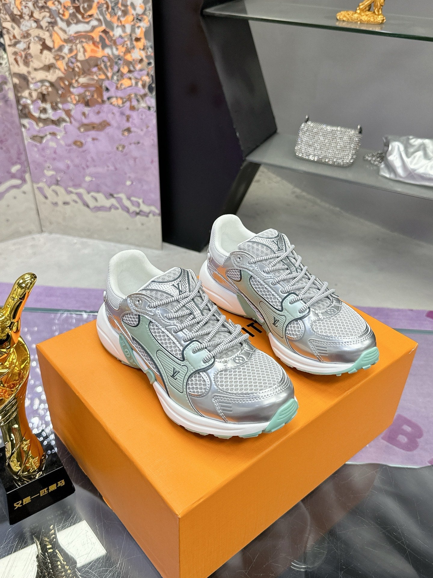 LV SNEAKERS IN SILVER AND GREEN MESH MIX CALFSKIN
