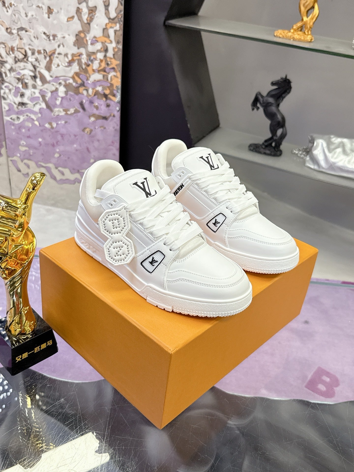 LV 26S LOW TOP SNEAKERS IN WHITE CALFSKIN