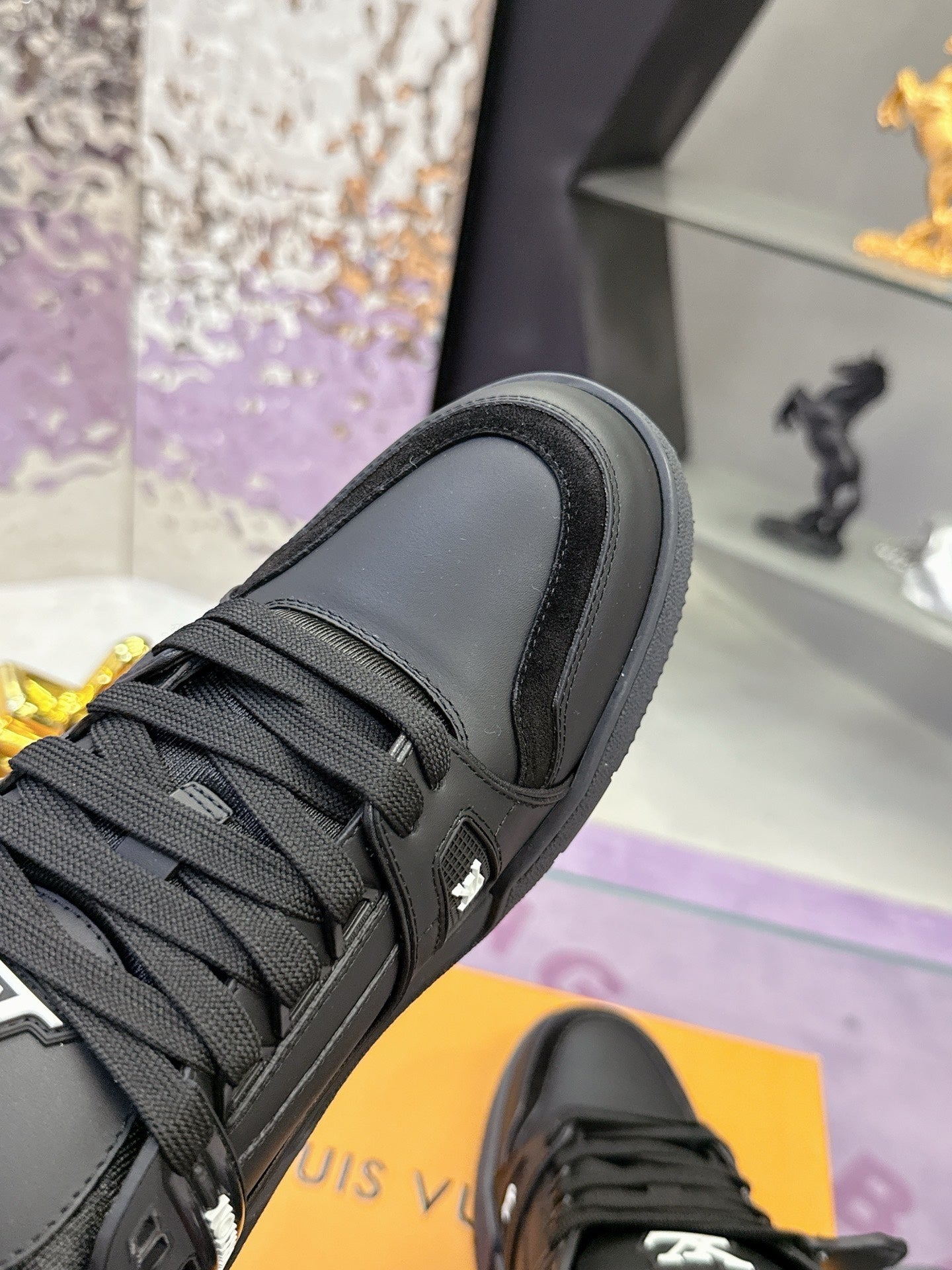 LV 26S LOW TOP SNEAKERS IN BLACK CALFSKIN