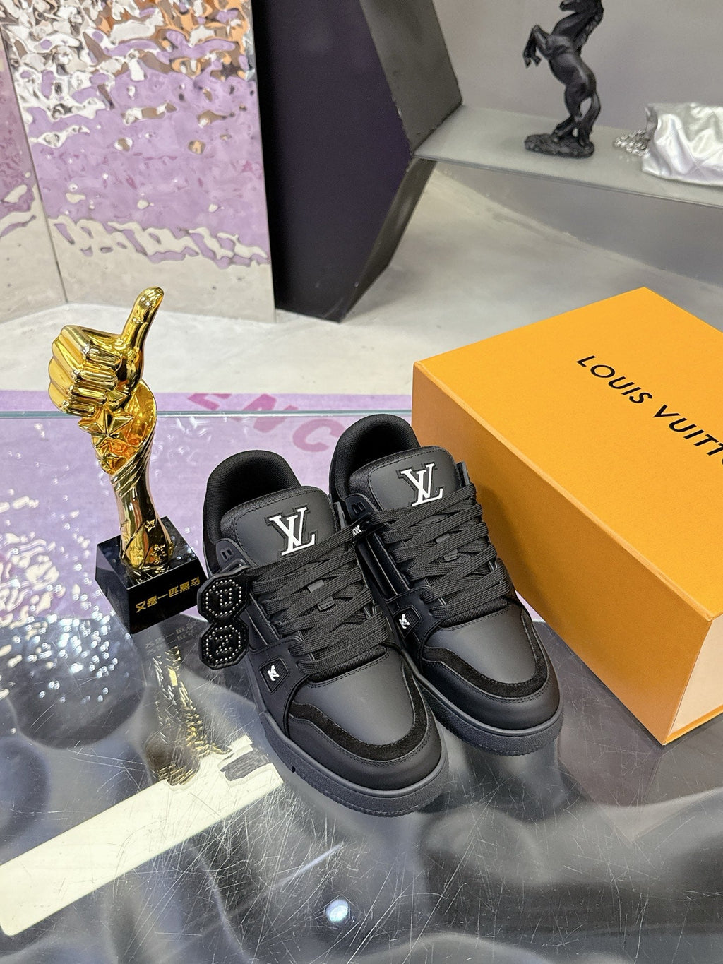 LV 26S LOW TOP SNEAKERS IN BLACK CALFSKIN