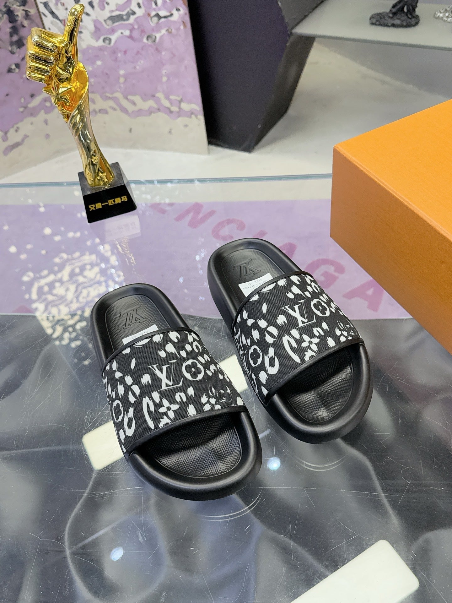 LV 26S SLIDE SANDALS IN BLACK WHITE CALFSKIN AND CANVAS
