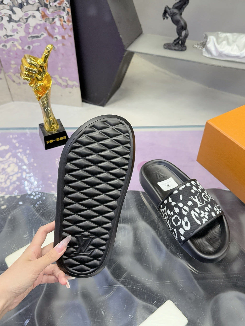 LV 26S SLIDE SANDALS IN BLACK WHITE CALFSKIN AND CANVAS