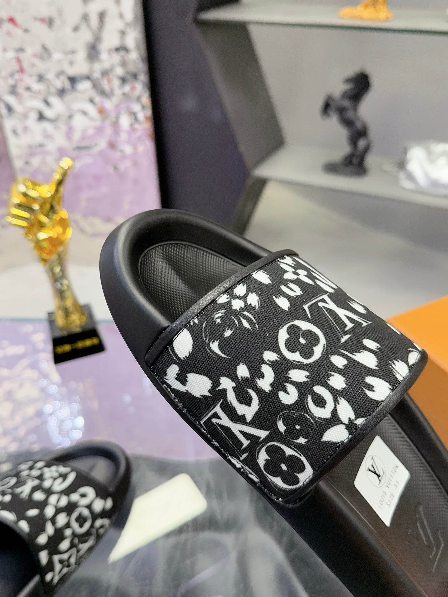 LV 26S SLIDE SANDALS IN BLACK WHITE CALFSKIN AND CANVAS